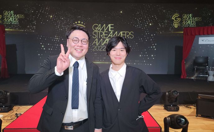GAME STREAMERS AWARDS 2022-2023　に参加した際の写真(左はしもやかさん)