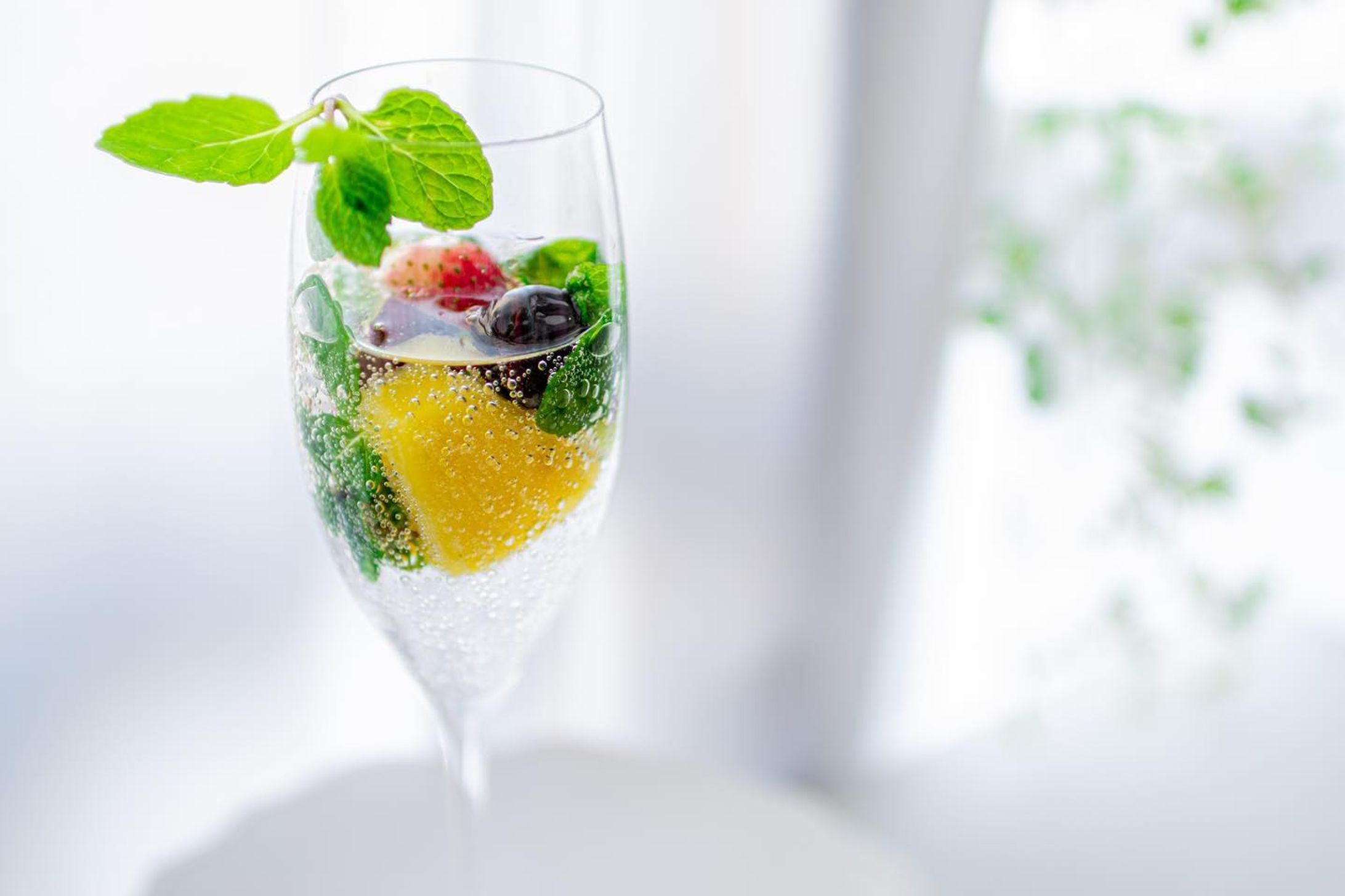 𖧷
𖧷𖧷𖧷
さっき投稿した
フローズンフルーツ。
そのまま食べてももちろん美味しいんだけど、
.
わたしはなんせお酒が好きなので
.
モヒートにしてみました◡̈♥
.
フローズンだからそのまま氷代わりにもなる。
.
贅沢❤︎
.
飲むときはミント、もっとガンガン入れて大丈夫だと思います(誰も聞いてない)
.
サングリアにしても美味しそうなので、今度はサングリアにしてみます𓂃𓂂﻿
.
スパークリングにいれてもいいし、クリスマスパーティにもオススメ。
.
.
.

#henoheno #pono #フローズンフルーツ #スムージー #おいしく食べて社会貢献 #フードロス削減 #フードロス #reducefoodwaste #foodwaste  #henoheno_fan #リビング　#インスタフード #デリスタグラム #マイホーム  #ダイエット #産後ダイエット #イセタニスタ  #スムージー #スイーツ #おうちカフェ #丁寧な暮らし #無印 #イッタラ #アラビア#monmarche #モンマルシェ #缶詰 #クリスマス #ツナ缶 #monipla #monmarche_fan-1