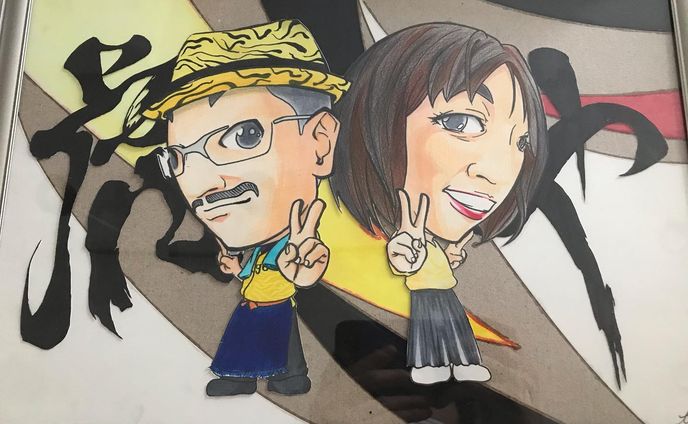 北海道釧路にある居酒屋｢虎や｣さん！リニューアルオープンという事で、御祝いのイラストを描かせて頂きました(((o(*ﾟ▽ﾟ*)o)))
おめでとうございます🎉🎉🎉
直接渡せなかったのですが……ってピント合ってないやん！！(2枚目)
おいっ！撮影者！！笑 〒085-0014 北海道釧路市末広町２丁目９−１ ライオン ビル 釧路 館 1 階

#イラスト #北海道 #釧路 #居酒屋 #リニューアルオープン #アナログイラスト #コピック #カラー筆ペン #額縁 #次はもっと遊びを入れてみよう #似てる似てない問題 #依頼受付中  #阪神タイガース