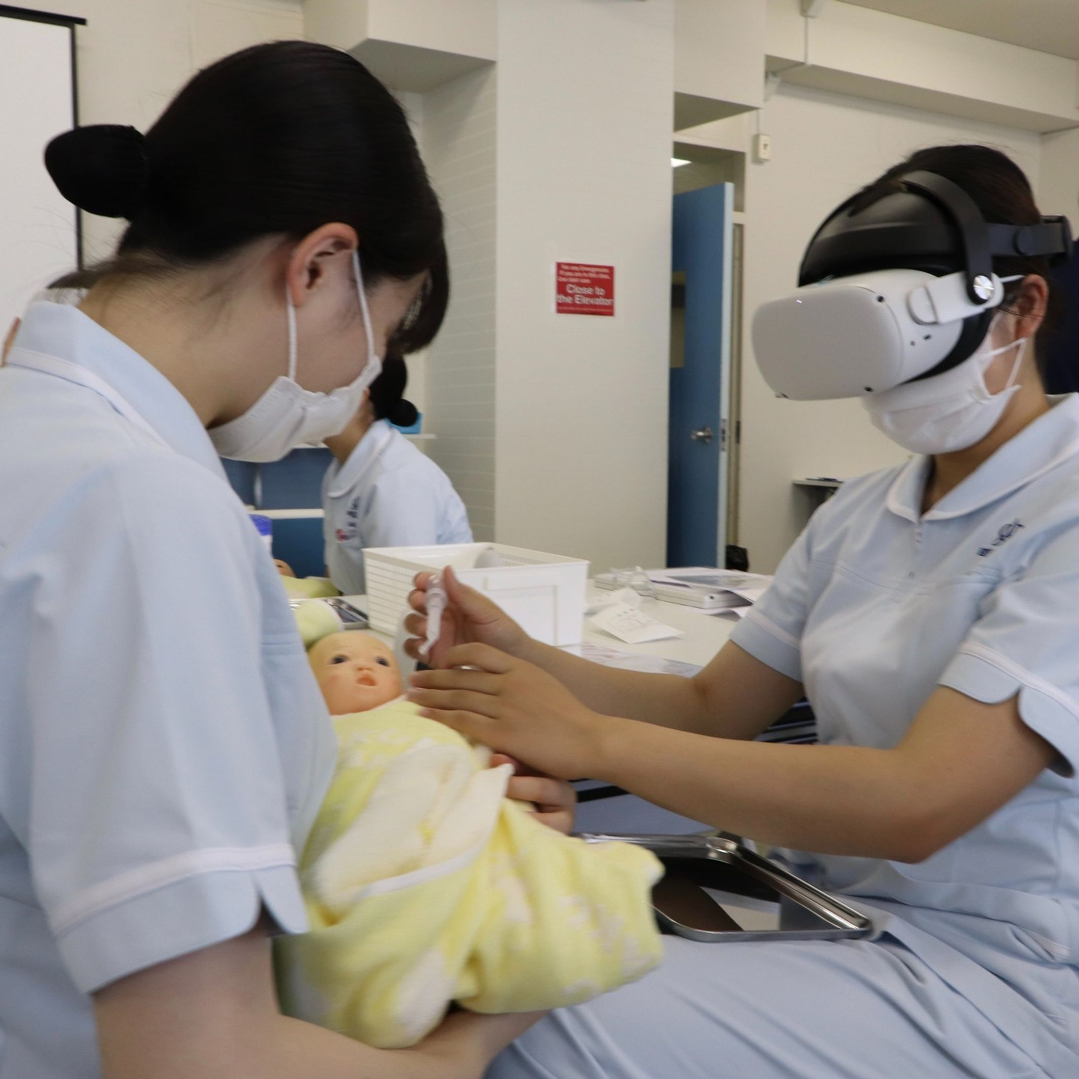 ＜Craftman体験ブースでデモを使用させて頂く企業様のご紹介＞
防衛医科大学チーム
https://youtu.be/sf7XpfKF530
*
*
「看護技術における小児へのお薬投与と注射点滴工程」
*
実際の現場の臨場感を体験頂けるように、複数の患者様ケースを収録しています。
*
*
エステのお客様にも通じますが、同じ学習テーマでも現場では全く同じ人を扱うことはなくハプニングがつきものです。
 *
特に幼児になると、特になにが起きるか分からないので同じ学習でも色々なケースを体験する事で現場での瞬時の対応が変わってくのではないかと考え複数のケース作りをしています。
*
実際にハプニングも起き、一瞬驚きながら即座にチームで対応されている先生方が見られます笑
*
* 
オキュラスクエストを生徒数をお持ちでない学校でも授業で使えるように、コンテンツをスマホやＰＣでも扱えるようにしました。
 *
先生方の教育研究や関西国際大学様と防衛医科様での看護の授業に取り入れて頂き、多くの生徒さんに体験頂き、現在アンケートをまとめて頂いています
*
*
VRとリアルなサービスや製品を組み合わせる試みは新しいXRサロンで自ら体現していきます！
美容業界でXRの知見は誰よりもありますので、なんでもご相談下さい
展示会会期中のキャンペーンも有り！
 *
VR,AR,HoloLensなどなんでもご相談ください！
XRエステサロンとメタバースサロンもオープン準備中です！
*
*
■XR総合展に出展
6/29～7/1日東京ビックサイトで開催の「XR（メタバース）総合展」のオプティカルボルテックス東京ブースにて体験頂けます。ぜひお気軽にお立ち寄りくださいませ。
*
名称：第2回 XR（メタバース）総合展 夏
会期：2022年6月29日（水）~7月1日（金）
会場：東京ビックサイト　ブースNo25-44
主催：RX Japan株式会社 (旧社名: リード エグジビション ジャパン)
招待券　
https://www.xr-fair.jp/.../ja-jp/visit/e-ticket-ex.html...
* 
#あなたの日常のワンシーンをもっと素敵に
#MixFIT #Mixup　#Craftsman
#技術をXRで資産活用
#Craftsman #XR美容スクール #技術継承
#美容　#健康　#ベンチャー
#エステ #XR教育　#メタバース　
#Hololens #Oculusquest #XRエステ #XR開発　#美容関連開発

#craftmanmeta #メタバースエステmixup #xrエステmixup-1