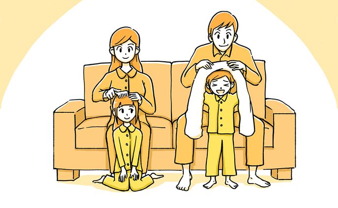 ソファーで家族団らん
