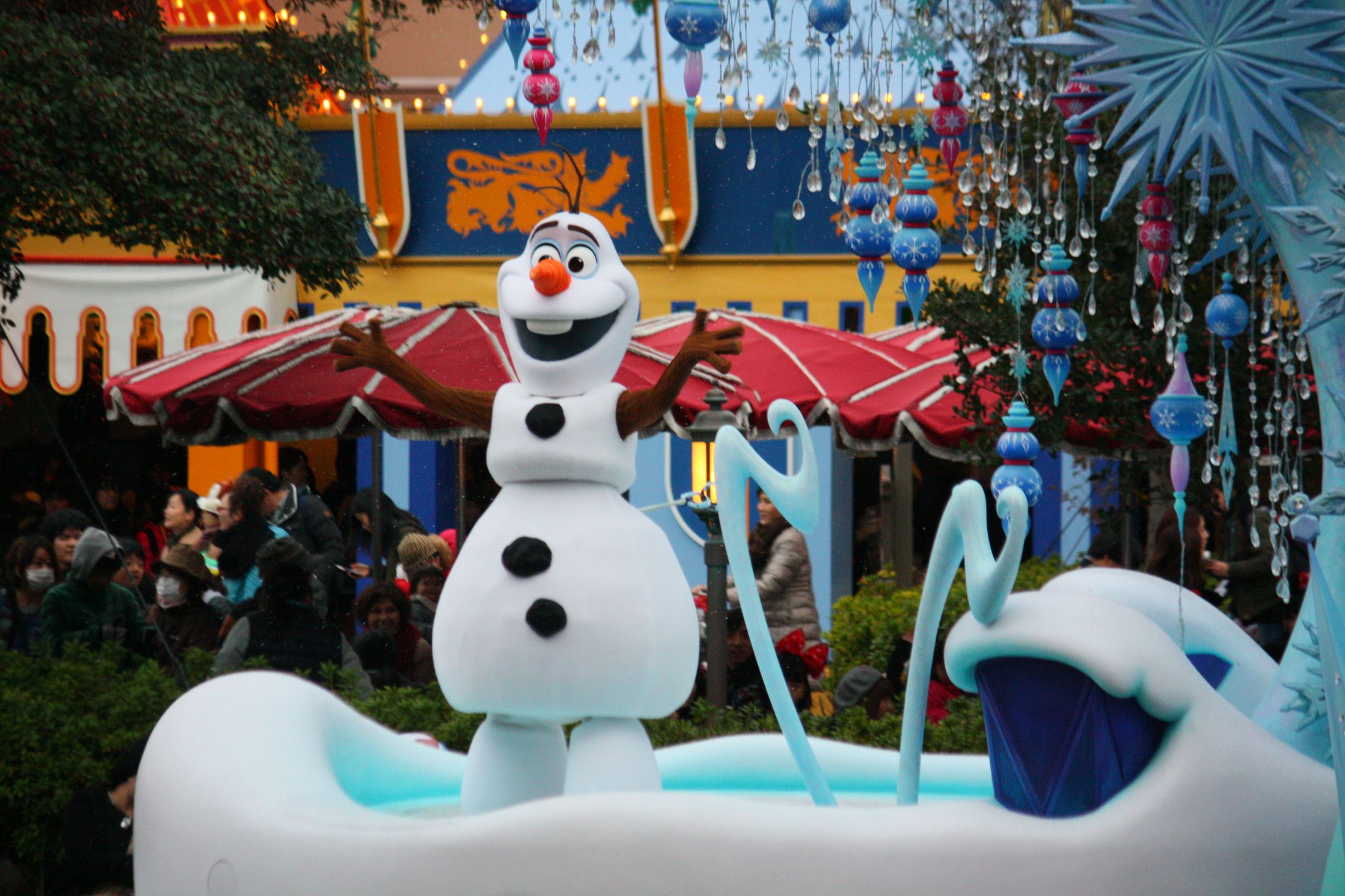 Frozen Tokyo Disneyland winter parade 2016-1