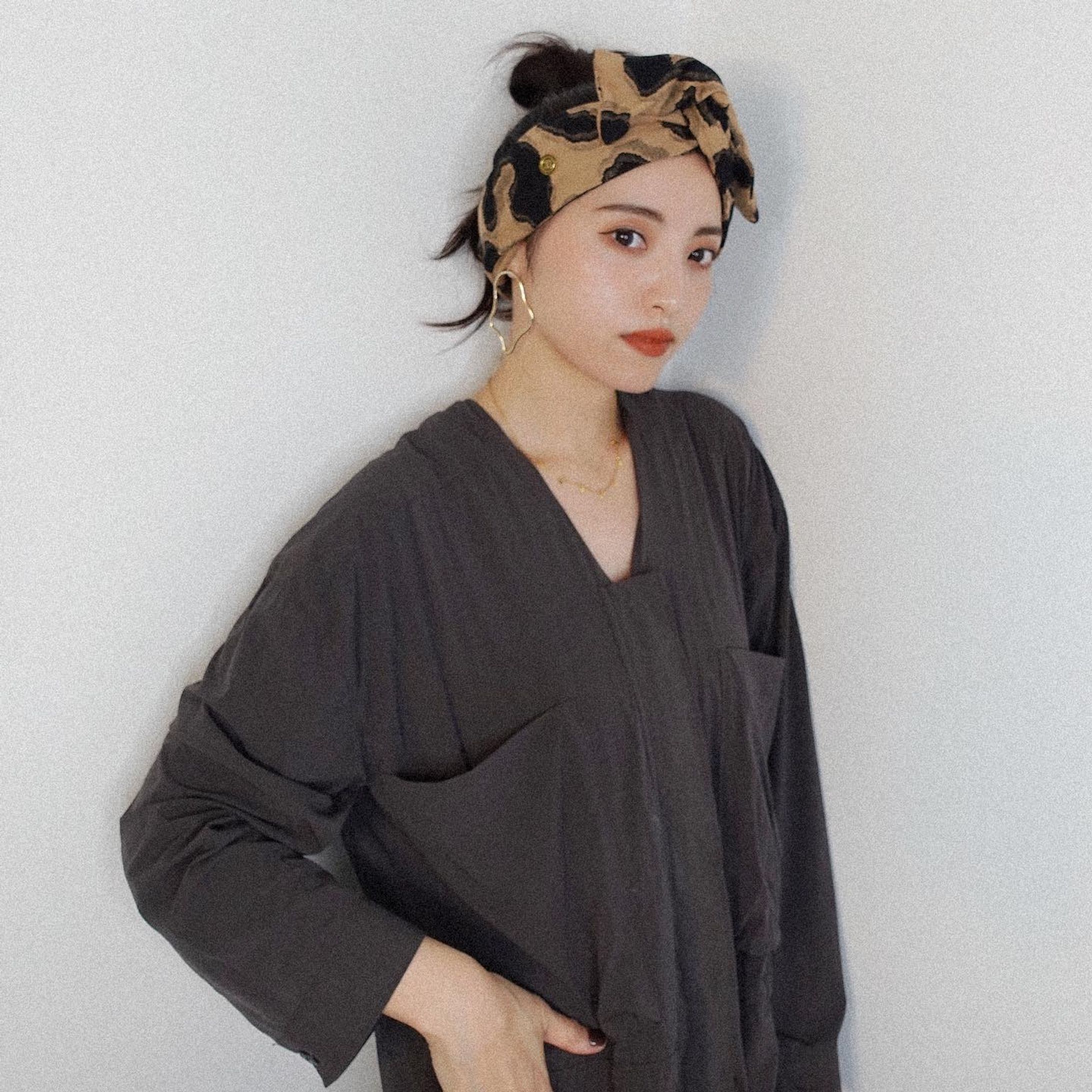 𝑛𝑒𝑤 𝑎𝑟𝑟𝑖𝑣𝑎𝑙
〰️𝑛𝑢𝑎𝑛𝑐𝑒 𝑙𝑒𝑜𝑝𝑎𝑟𝑑〰️

オールシーズンお使いいただけるコットンニットのカバー。
ベージュ&ブラックのニュアンスレオパードが素敵です。
春夏はTシャツやロンパースなどシンプルなアイテムに程よいインパクトをプラスしてくれ、
秋冬はファーコートやゆったりとしたシルエットのアウターを程よく引き締めてくれます！

1枚あれば年中お楽しみいただける珍しいバイカラーのレオパードのQPPA®︎をお楽しみ下さい。

サイドはQPPA®︎オリジナルチャームがキラッと光り高級感をプラスしています。

〰️ターバンのご購入は〰️
✔︎以下のInstagramプロフィールリンク
@qppa.ii
@ii_mnm_lp

▶︎Creema 🔎QPPAで出てきます
▶︎minne 🔎QPPAで出てきます
💌ご購入方法が分からない場合はDMにてお尋ね下さい♡

.
.
.
.
#キュッパ #着せ替えターバン#エスニック #着せ替えターバン #日本製 #madeinjapan  #ターバンアレンジ #ターバン #ターバンヘア #ターバンコーデ #ヘアアレンジ #ヘアアクセサリー #ヘアアクセ #ヘアバンド#海 #湘南スタイル #茅ヶ崎市 #茅ヶ崎 #ヘアケアグッズ #時短ヘアアレンジ #ワイヤーターバン #コットンリネン #リネンターバン #幅広ターバン #レオパード #バイカラー #ターバン屋-1