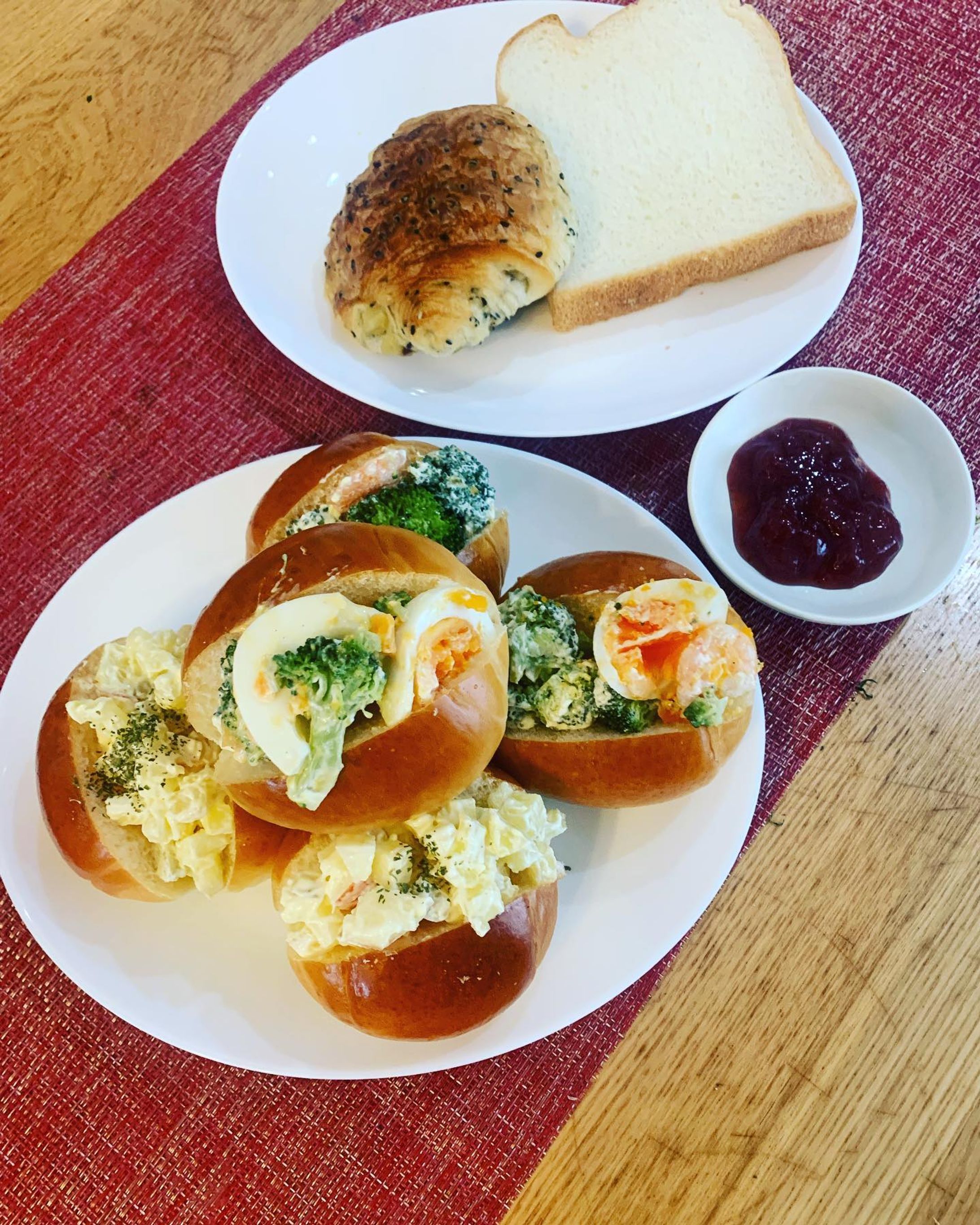 リメイク朝ご飯。簡単すぎる。
#サラダパン-1