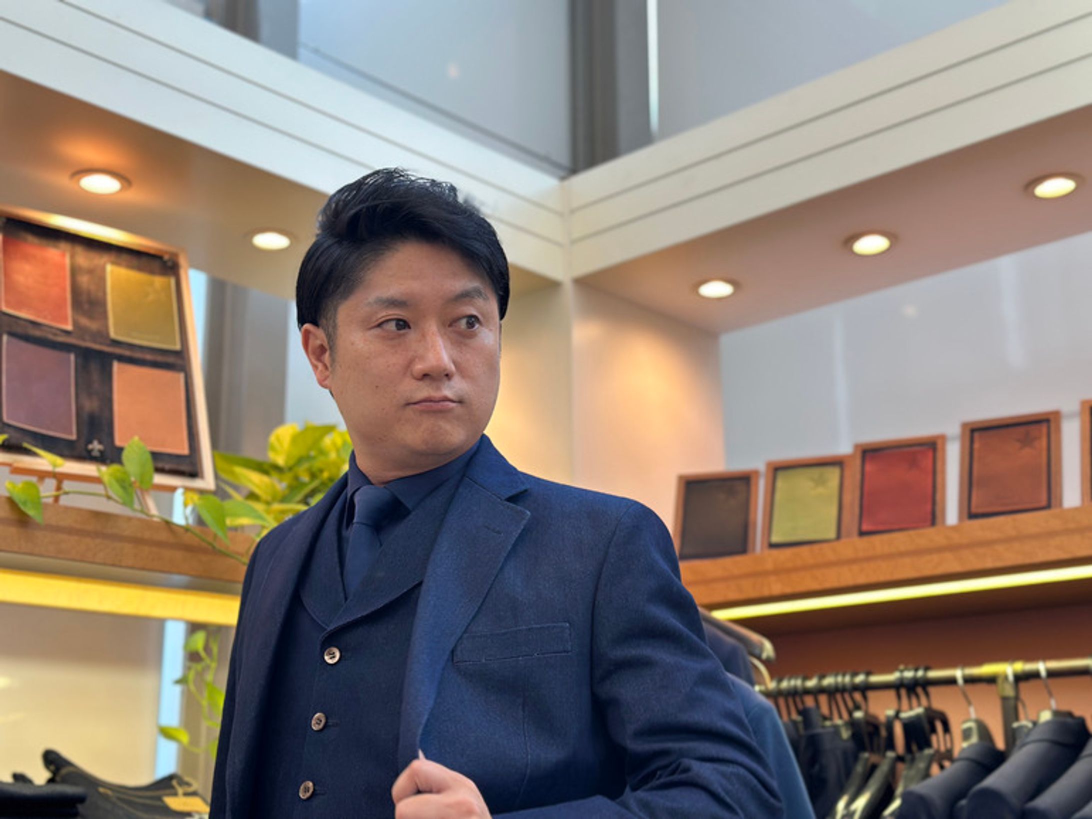 「アイデアは盗まれる」教訓から誕生した『Beehive JEANS』 独自技術で＜イケおじ量産計画＞開始中-1