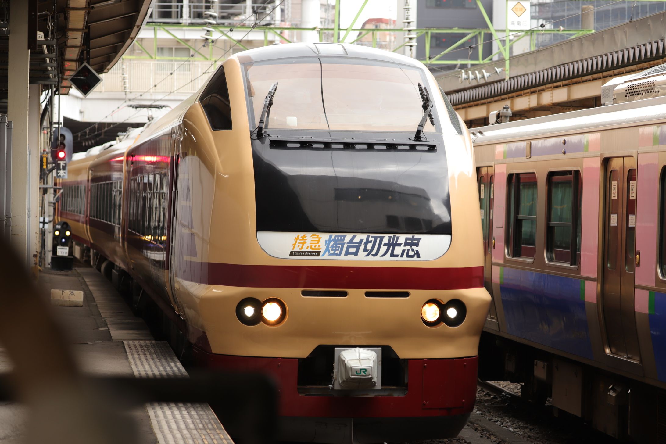 Shokudaikiri Mitsutada, a limited express train in Sendai-1