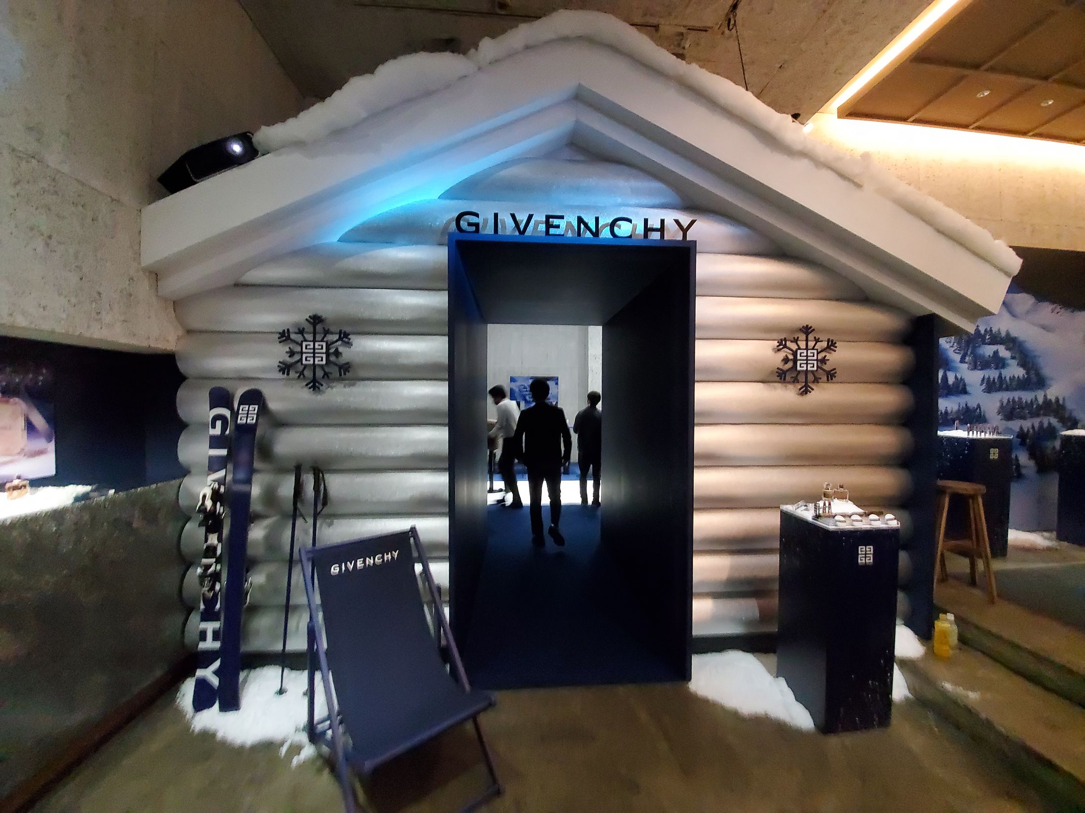 外資系コスメブランド 空間デザイン全般-1