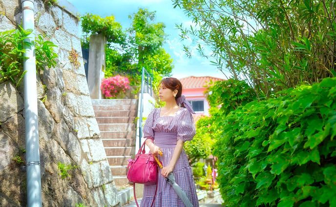 まるでジブリの世界に入り込んだ様な、そんな通り道

モデル：Ayaさん

撮影のご依頼はDMでお願いします🙇🏻‍♂️

ーーーーーーーーーーーー

ご覧頂きありがとうございます
気軽にフォローして貰えると嬉しいです！

Thank you for watching.
If you like it, please follow me.

▷ @takumapictures 

ーーーーーーーーーーーーーー

MODEL：Ayaさん
LOCATION：塩屋町
CAMERA ：SONY a7Ⅳ
LENS：SONY FE24mm F1.4GM
FE：24mm
ISO：100
F値：F1.8
SS：1/1250

#takumapictures 
#タクマピクチャーズ 
#ポートレート 
#ポートレート女子 
#ポートレートモデル募集 
#ポートレートモデル 
#ジブリの世界 
#風景写真 
#写真好きな人と繋がりたい 
#カメラ好きな人と繋がりたい 
#アニメのワンシーンのように 
#カメラ男子 
#カメラ女子 
#写真で伝えたい私の世界 
#ファインダー越しの私の世界 
#ファインダー越しの世界 
#キリトリセカイ 
#神戸写真部 
#関西写真部 
#推しの写真 
#大阪会場 

#landscape #landscapephotography #japan #japantravel #sel24f14gm gm #sonyfe24mmf14gm gm #alpha_newgeneration #photois2023 @fujifilm_photois