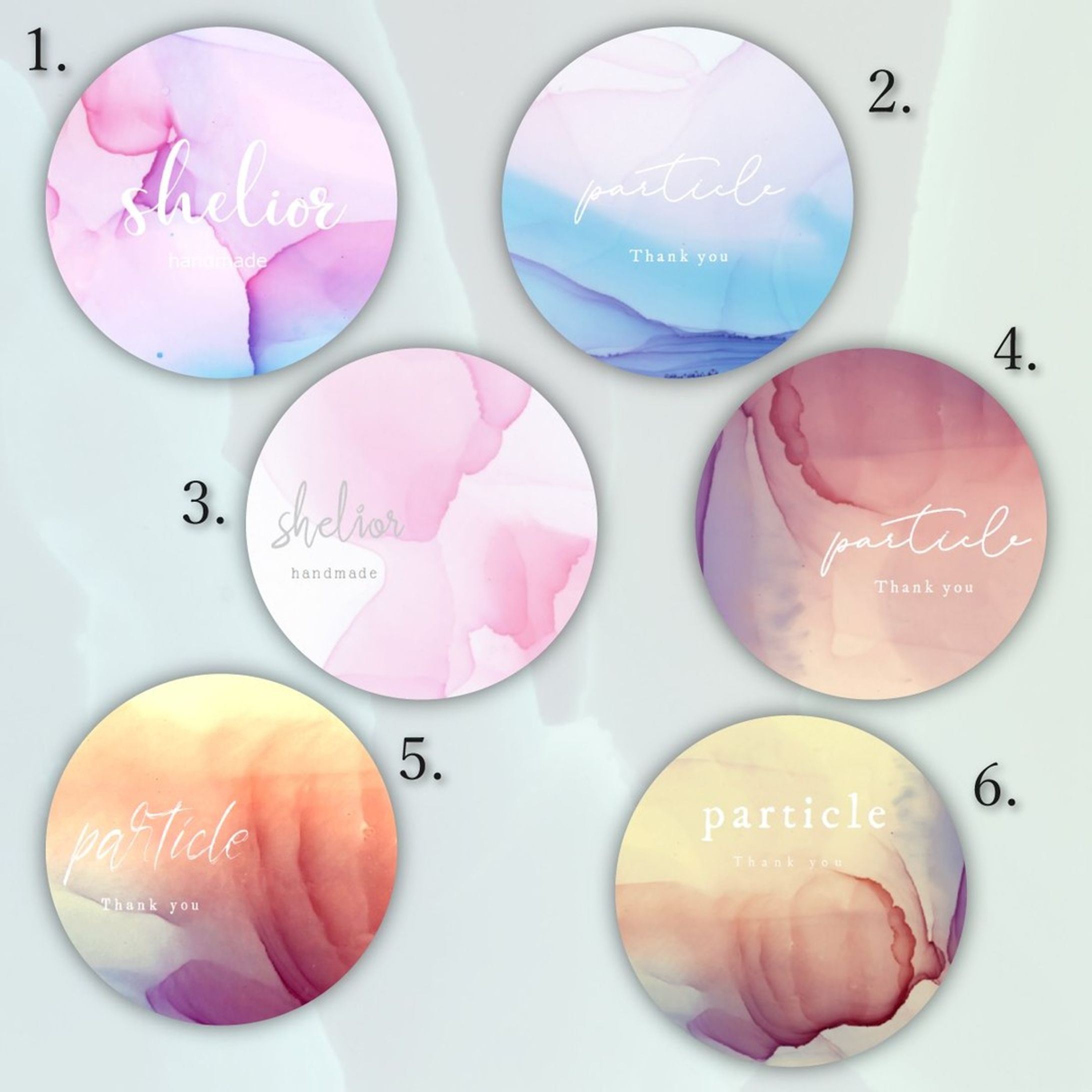 【＃38】：

もっと魅力を広げてゆきたいシリーズ…！アルコールアートをモチーフにしています。
絵の具で塗り広げたのとはまた違った、透明感と奥行きを帯びたグラデーションが繊細。

大ーきいサイズで見ていただく方が、模様の偶然性や起伏の面白さがより伝わると思うので、小さなシールに閉じ込めてしまうのはもったいなくもあるのですが…。
もっと上手に活かして磨いてゆきたい素材ちゃんです。

ご注文は▶メルカリ・minne・Creemaから。プロフィール欄から飛べます♪

インスタ直売(※メルカリ価格から10％引き！ゆうちょ銀行先払い)も可能ですが、
【インスタ内で商品仕様やお値段を1から全部ご説明するお取引き】は承っておりません。
ご希望でしたらピンポイントで特定の商品用URLもお伝えできますので、必ずどこかのサイトで商品説明をご一読くださいませ。

----------﻿

直径は4cm。シールで一番人気の「ツヤあり丸型ショップシール」。﻿
商品箱の仕上げやサンキューシールにはもちろん、ノベルティにも。
﻿

※48枚：999円　から﻿
﻿
同じシリーズは﻿
#響のツヤ丸シール
﻿
---------------﻿
全商品は﻿
#hikarino_hibiki﻿
﻿
#アクセサリー台紙﻿
#ピアス台紙﻿
#ネイルチップ﻿
#ハンドメイドピアス﻿
#ハンドメイド ﻿
#ハンドメイドアクセサリー﻿
#名刺﻿
#名刺デザイン﻿
#名刺作成﻿
#アクセサリー﻿
#シールデザイン
#minneで販売中﻿
#メルカリ出品中﻿
#ショップカード﻿
#ショップシール﻿
#サンキューカード﻿
#サンキューシール﻿
#名刺オーダー﻿
#レジンピアス﻿
#レジンアクセサリー﻿
#天然石アクセサリー﻿
#お家サロン﻿
#隠れ家サロン﻿
#まつエクサロン﻿
#ハンドメイド好きさんと繋がりたい﻿
#ハンドメイド部﻿
#ハンドメイド作家-1