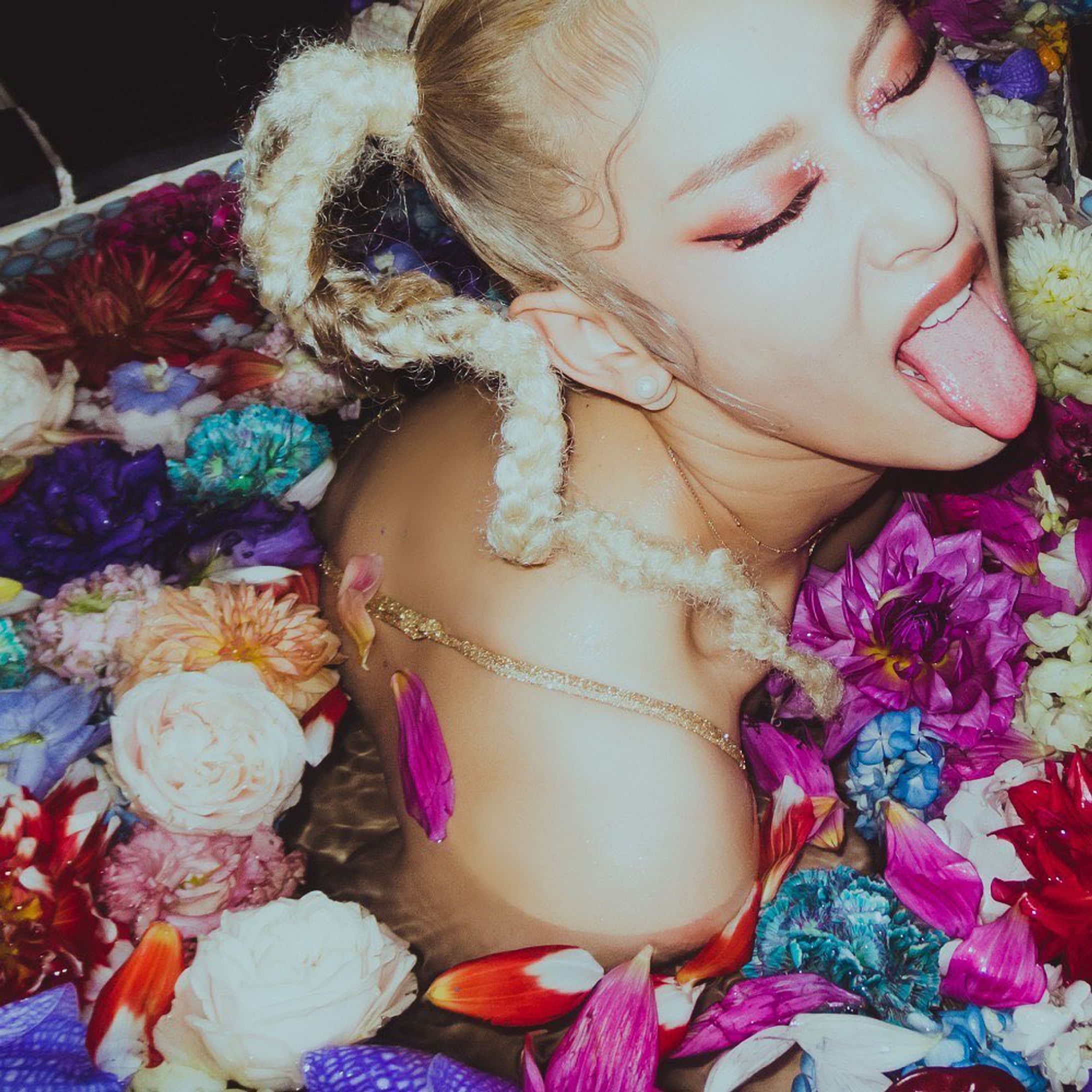 KIRA 4th Album "Birthday" ART WORK-1