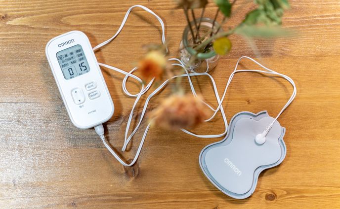 【オムロン】低周波治療器「HV-F022」の効果は？口コミと100日使用レビュー