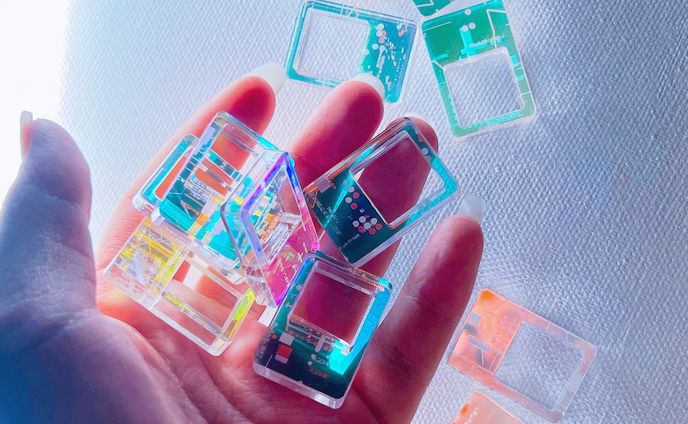 スクエアリング2.0

オーロラに輝くアクリル製リング

通販サイトにて販売中
今やってるきのね4周年展にも納品しました

 #art #artwork #instaart #instaartwork  #clear  #myart #myartwork #vaporwaveart  #cyberart #vaporwave #futurism #futuristic #futuristicart #cyberpunk #creator #accessory #ring  #retrofuture #SF #アート #透明  #アクセサリー #リング #指輪