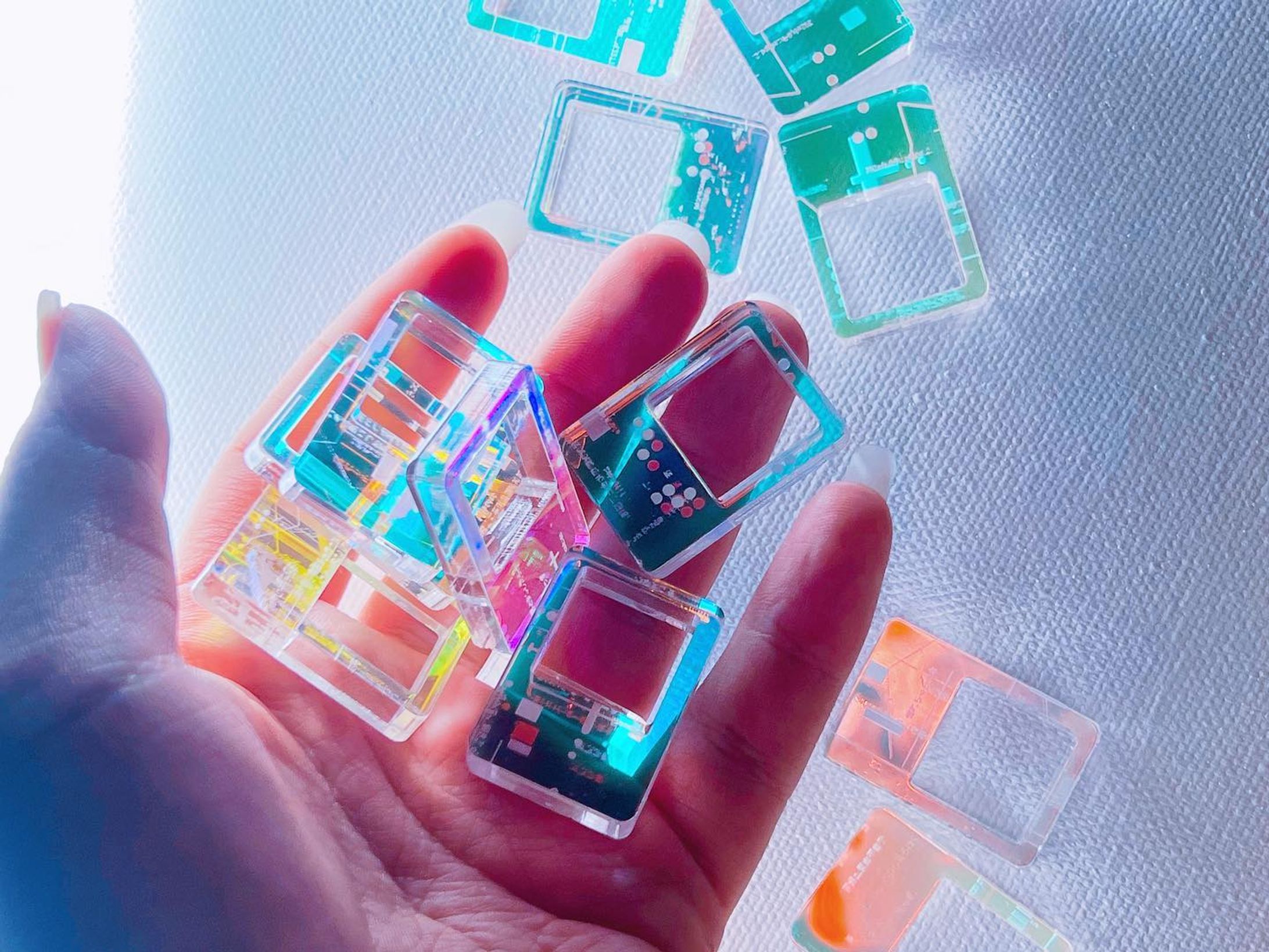 スクエアリング2.0

オーロラに輝くアクリル製リング

通販サイトにて販売中
今やってるきのね4周年展にも納品しました

 #art #artwork #instaart #instaartwork  #clear  #myart #myartwork #vaporwaveart  #cyberart #vaporwave #futurism #futuristic #futuristicart #cyberpunk #creator #accessory #ring  #retrofuture #SF #アート #透明  #アクセサリー #リング #指輪-1