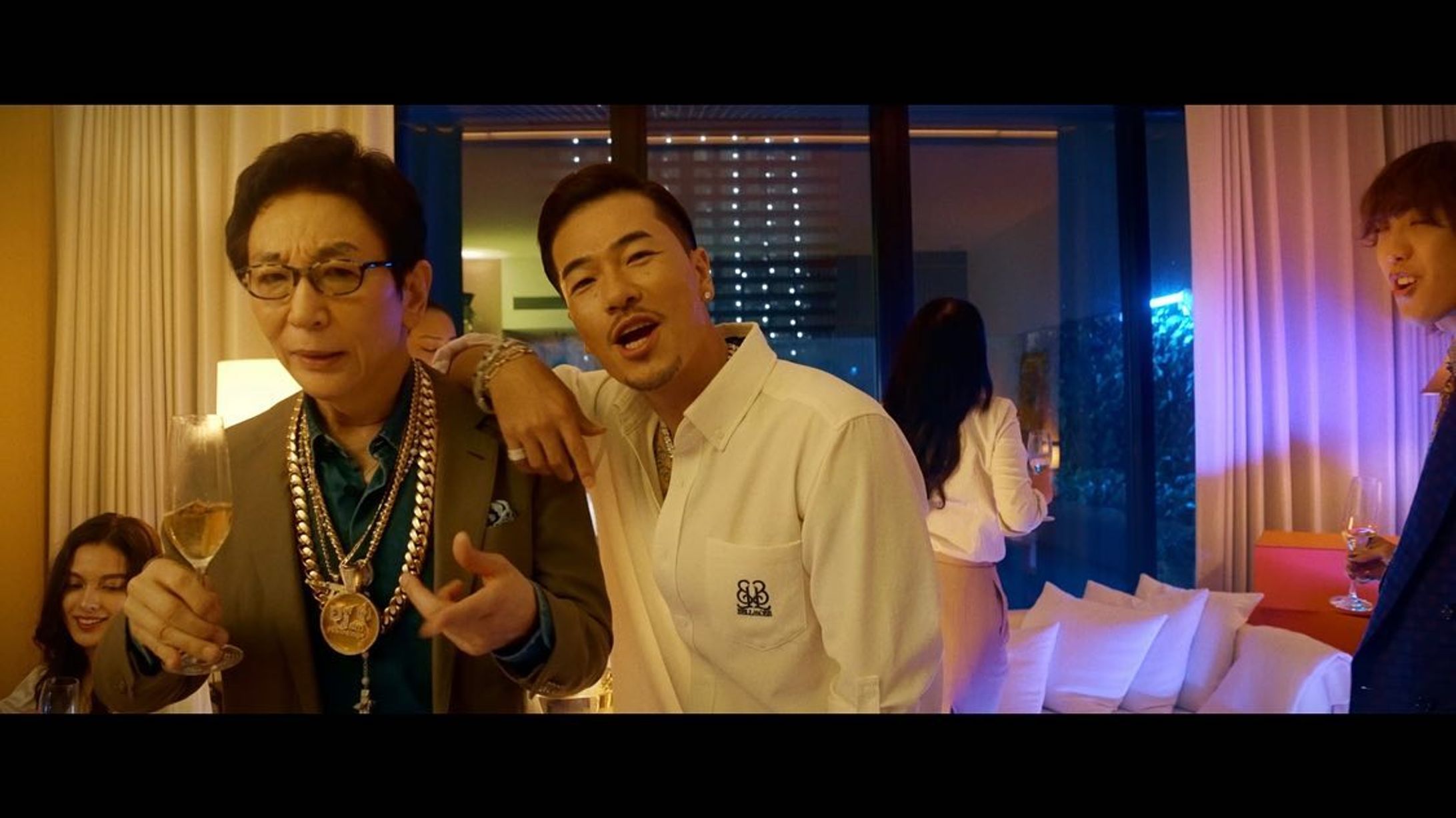 Over Night Remix

Kalassy Nikoff feat.Aile The Shota

@ak69_official 
@lethe_shota 

@emilieyoda 
@doll_saya 
@1771yuzuki1771 
@ffslisa

MVを監督しました。

Starring : Kalassy Nikoff, Aile The Shota
Cast : Emilie Yoda, SAYA, YUZUKI, LISA
Cameo appearance : Ichiro Furutachi
Assistant Director : 8co
Cam Assistant : Masaki Hayashi
Gaffer : Guy Onozaki(TRIBLUE) , Tanaka Shion(TRIBLUE) , Hiroto Shimizu(TRIBLUE)
Hair&Make Up(Kalassy Nikoff) : Taichi Yoneo(TUNE)
Hair&Make Up(Aile The Shota) : Megumi　Kuji　(L＆Co.）
Hair&Make Up(Model) : Iyo Miura
Styling(Aile The Shota) : Aile The Shota
Transporter : Tsubasa

是非YouTubeからご視聴ください。

https://youtu.be/zoUdQXda6eM-1