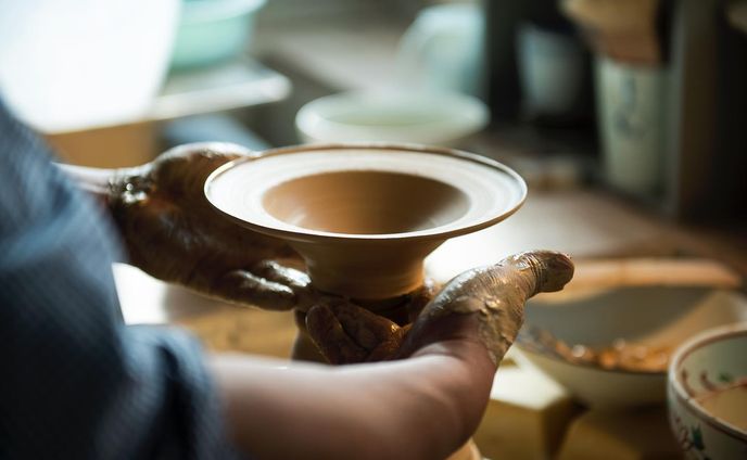 有田焼のはじまり｜佐賀県有田
The Beginning of Porcelain Production｜Arita, Saga Prefecture
 

日本で初めて磁器が焼かれた産地として、400年以上の歴史を誇る佐賀県有田。
 
有田焼の誕生は17世紀始め、豊臣秀吉の時代です。
当時、中国や朝鮮半島からもたらされた白磁や青磁といった高級な器は、権力を示すものとして扱われていました。
さらに中国から喫茶の風習が入り、茶の湯が流行。
権力者や大名たちが茶の器としてのやきものを求めるようになります。
 
朝鮮出兵の際、佐賀藩主の鍋島直茂は多くの陶工を日本に連れて帰り、その中の一人であった李参平（りさんぺい）が、1616年に有田の泉山で磁器の原料となる陶石を発見。
そこから有田で産業としての磁器製造が始まりました。
 
Arita, Saga Prefecture, has a history of more than 400 years as the first place in Japan where porcelain was produced.
 
Arita porcelain was born in the early 17th century, during the reign of Toyotomi Hideyoshi.
At that time, luxury products such as white porcelain and celadon brought from China and the Korean peninsula were regarded as a sign of power.
Furthermore, the custom of the tea ceremony was introduced, and the tea ceremony became popular.
Powerful people and feudal lords began to seek out porcelain for use as tea utensils.
 
Saga feudal lord Nabeshima Naomochige invite many potters to Japan, and one of them, Ri Sanpei, discovered the ceramic stone, the raw material for porcelain, at Mt. Izumi in Arita in 1616.
From there, porcelain production has begun in Arita.

 
#sagacollective #サガコレクティブ
#sagacollective_introduction #ここに集う匠 #sagacollective_李荘窯業所
#risoporcelain #aritaporcelain #porcelain #arita #ceramics #saga #saga_japan
#李荘窯業所 #李荘窯 #有田焼 #李荘庵 #有田 #有田陶器市
#器 #器のある暮らし #食器 #磁器 #焼き物 #伝統 #伝統工芸 #佐賀 #佐賀県