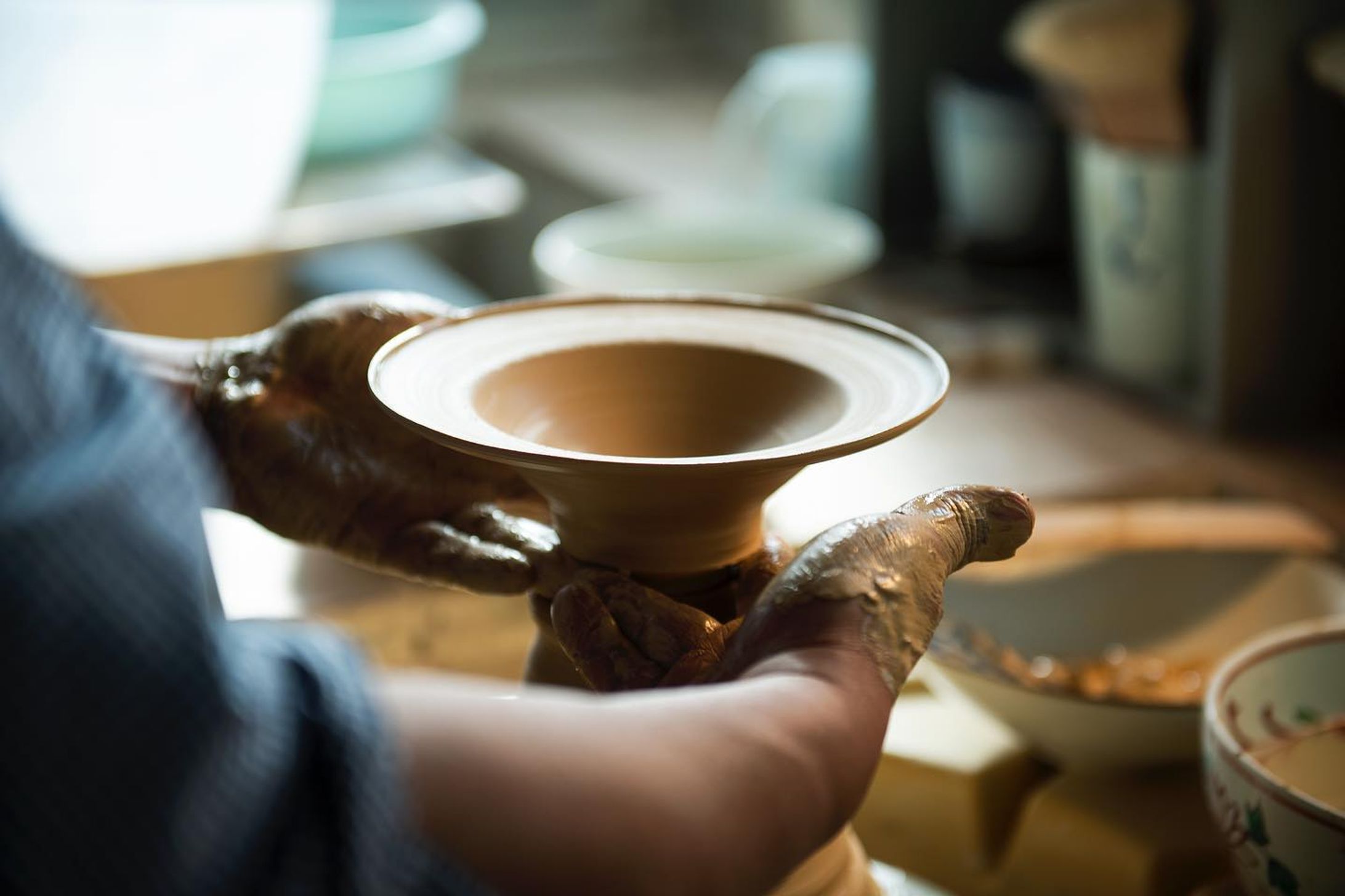 有田焼のはじまり｜佐賀県有田
The Beginning of Porcelain Production｜Arita, Saga Prefecture
 

日本で初めて磁器が焼かれた産地として、400年以上の歴史を誇る佐賀県有田。
 
有田焼の誕生は17世紀始め、豊臣秀吉の時代です。
当時、中国や朝鮮半島からもたらされた白磁や青磁といった高級な器は、権力を示すものとして扱われていました。
さらに中国から喫茶の風習が入り、茶の湯が流行。
権力者や大名たちが茶の器としてのやきものを求めるようになります。
 
朝鮮出兵の際、佐賀藩主の鍋島直茂は多くの陶工を日本に連れて帰り、その中の一人であった李参平（りさんぺい）が、1616年に有田の泉山で磁器の原料となる陶石を発見。
そこから有田で産業としての磁器製造が始まりました。
 
Arita, Saga Prefecture, has a history of more than 400 years as the first place in Japan where porcelain was produced.
 
Arita porcelain was born in the early 17th century, during the reign of Toyotomi Hideyoshi.
At that time, luxury products such as white porcelain and celadon brought from China and the Korean peninsula were regarded as a sign of power.
Furthermore, the custom of the tea ceremony was introduced, and the tea ceremony became popular.
Powerful people and feudal lords began to seek out porcelain for use as tea utensils.
 
Saga feudal lord Nabeshima Naomochige invite many potters to Japan, and one of them, Ri Sanpei, discovered the ceramic stone, the raw material for porcelain, at Mt. Izumi in Arita in 1616.
From there, porcelain production has begun in Arita.

 
#sagacollective #サガコレクティブ
#sagacollective_introduction #ここに集う匠 #sagacollective_李荘窯業所
#risoporcelain #aritaporcelain #porcelain #arita #ceramics #saga #saga_japan
#李荘窯業所 #李荘窯 #有田焼 #李荘庵 #有田 #有田陶器市
#器 #器のある暮らし #食器 #磁器 #焼き物 #伝統 #伝統工芸 #佐賀 #佐賀県-1