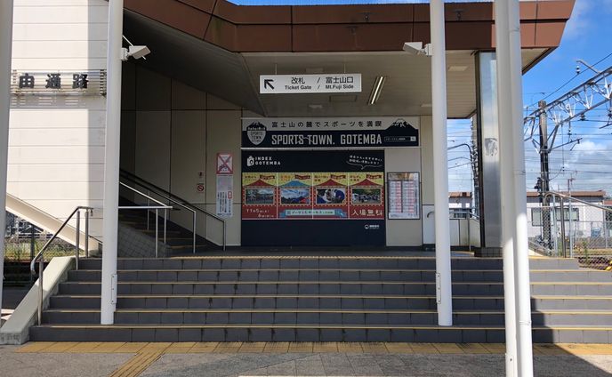 駅看板4面使用デザイン