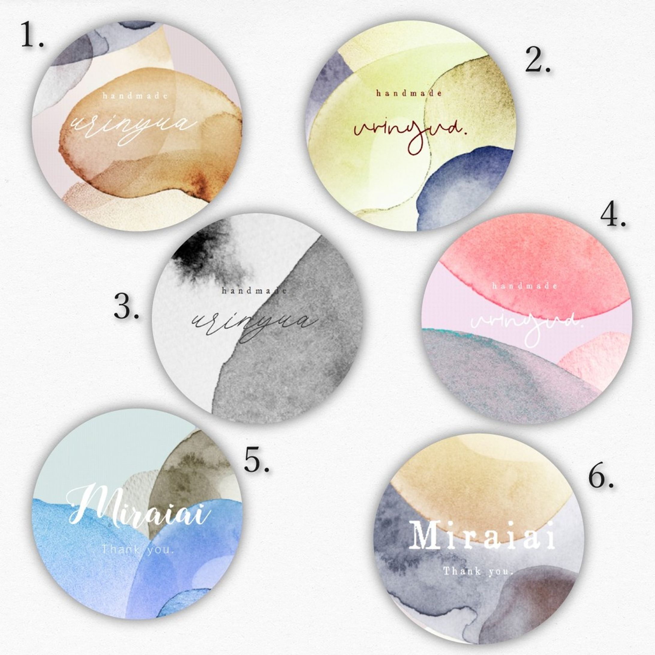 【＃31】：
カードでも発売後すぐ人気になった、ド定番の水彩ドットモチーフ。意味ありげで意味がない、だけど何だかアーティスティックに見える、個性と使いやすさが同居した柄です。センスあるこなれたショップ感を演出してくれそう。

◆◆【メルカリは8月27日頃までお休み中。ご予約のみ可能です】◆◆
↓↓↓
今すぐのご注文はminne・Creemaをご利用ください。プロフィール欄から飛べます。
【インスタ内で商品仕様やお値段を1から全部ご説明するお取引き】は承っておりません。
ご希望でしたらピンポイントで特定の商品用URLもお伝えできますので、必ず商品説明をご一読くださいませ。

----------﻿

直径は4cm。シールで一番人気の「ツヤあり丸型ショップシール」。﻿
商品箱の仕上げやサンキューシールにはもちろん、ノベルティにも。
﻿

※48枚：999円　から﻿

﻿
同じシリーズは﻿
#響のツヤ丸シール
﻿
---------------﻿
全商品は﻿
#hikarino_hibiki﻿
﻿
#アクセサリー台紙﻿
#ピアス台紙﻿
#ネイルチップ﻿
#ハンドメイドピアス﻿
#ハンドメイド ﻿
#ハンドメイドアクセサリー﻿
#名刺﻿
#名刺デザイン﻿
#名刺作成﻿
#アクセサリー﻿
#シールデザイン
#minneで販売中﻿
#メルカリ出品中﻿
#ショップカード﻿
#ショップシール﻿
#サンキューカード﻿
#サンキューシール﻿
#名刺オーダー﻿
#レジンピアス﻿
#レジンアクセサリー﻿
#天然石アクセサリー﻿
#お家サロン﻿
#隠れ家サロン﻿
#まつエクサロン﻿
#ハンドメイド好きさんと繋がりたい﻿
#ハンドメイド部﻿
#ハンドメイド作家-1