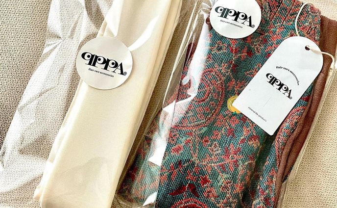 cashmere silk ethnic🌿
残りわずかとなりました。

とろん。とした柔らかく優しい生地感です。
リバーシブルでオールシーズンお使いいただけます👐🏽

〰️ターバンのご購入は〰️
✔︎以下のInstagramプロフィールリンク
@qppa.ii
@ii_mnm_lp

▶︎Creema 🔎QPPAで出てきます
▶︎minne 🔎QPPAで出てきます
💌ご購入方法が分からない場合はDMにてお尋ね下さい♡

.
.
.
.
#キュッパ #着せ替えターバン#エスニック #着せ替えターバン #日本製 #madeinjapan  #ターバンアレンジ #ターバン #ターバンヘア #ターバンコーデ #ヘアアレンジ #ヘアアクセサリー #ヘアアクセ #ヘアバンド#海 #湘南スタイル #茅ヶ崎市 #茅ヶ崎 #ヘアケアグッズ #時短ヘアアレンジ #ワイヤーターバン 
#cashmere #カシミヤ#カシミヤターバン