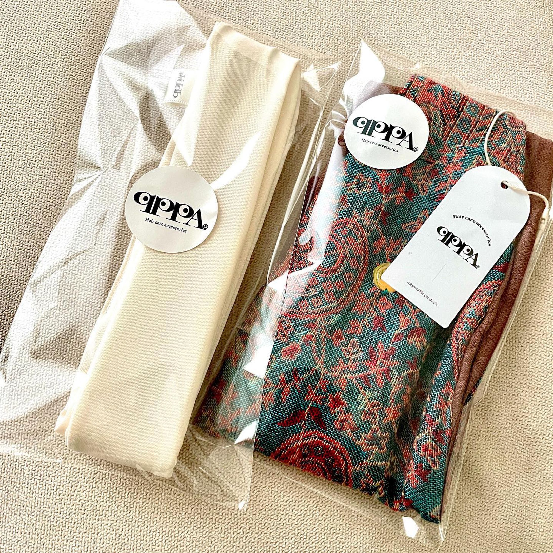 cashmere silk ethnic🌿
残りわずかとなりました。

とろん。とした柔らかく優しい生地感です。
リバーシブルでオールシーズンお使いいただけます👐🏽

〰️ターバンのご購入は〰️
✔︎以下のInstagramプロフィールリンク
@qppa.ii
@ii_mnm_lp

▶︎Creema 🔎QPPAで出てきます
▶︎minne 🔎QPPAで出てきます
💌ご購入方法が分からない場合はDMにてお尋ね下さい♡

.
.
.
.
#キュッパ #着せ替えターバン#エスニック #着せ替えターバン #日本製 #madeinjapan  #ターバンアレンジ #ターバン #ターバンヘア #ターバンコーデ #ヘアアレンジ #ヘアアクセサリー #ヘアアクセ #ヘアバンド#海 #湘南スタイル #茅ヶ崎市 #茅ヶ崎 #ヘアケアグッズ #時短ヘアアレンジ #ワイヤーターバン 
#cashmere #カシミヤ#カシミヤターバン-1