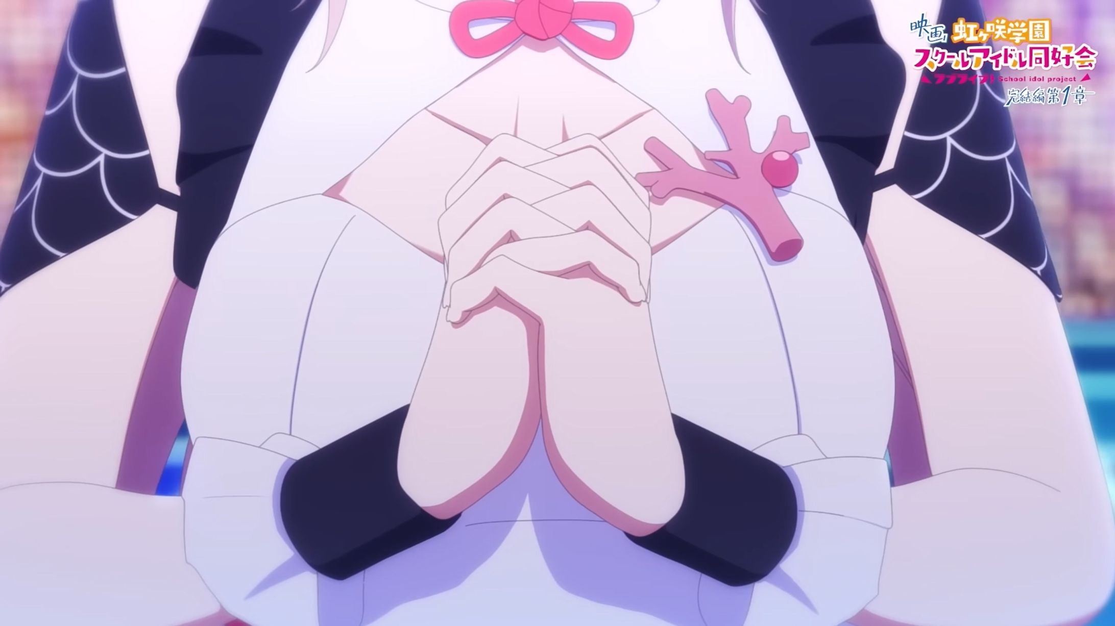 テクスチャとモデルにさほどディテールが無かったため、手の影に加え衣装部分についても細かいディテールをレタッチで追加しています。手、胸元、鎖骨の肌の付近を主にレタッチしています テクスチャとモデルにさほどディテールが無かったため、手の影に加え衣装部分についても細かいディテールをレタッチで追加しています。手、胸元、鎖骨の肌の付近を主にレタッチしています