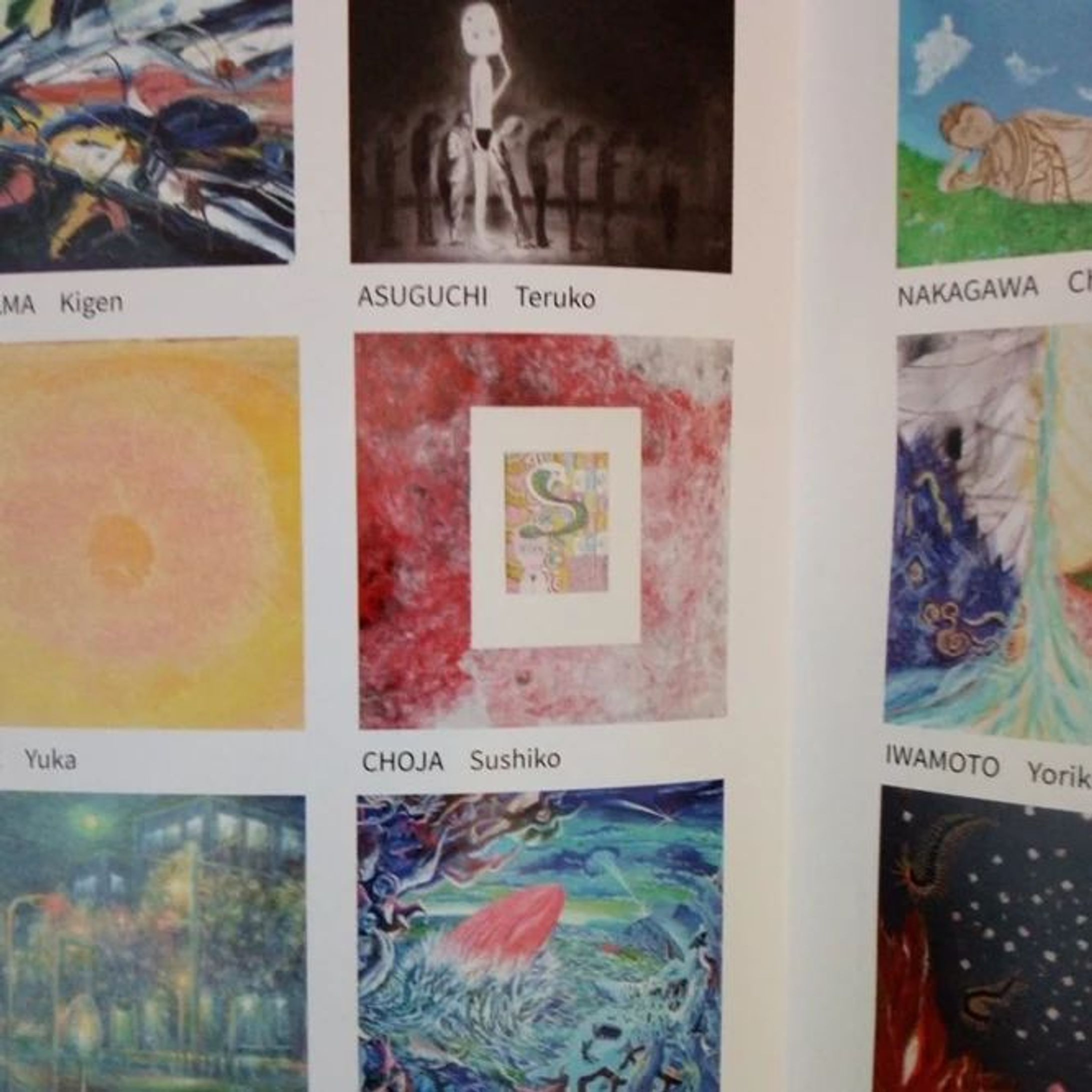 第35 回パリ国際サロン🎨
2022.4.14（木）〜4.17（日）開催です
会場にて配布される、「出品作家・作品（イメージ）パンフレット」が届きました！
私の作品もちゃんと載っておりました😍
作品は、現地（パリ）にて販売しております😍✨
🍣長者寿司子（津田彩子）🍣

●会場:エスパス・コミンヌ　Espace Commines
開場時間:4月14日（木）13:00〜20:00
  4月15日（金）11:00〜20:00
  4月16日（土）11:00〜19:00
  4月17日（日）11:00〜16:00
住所:17,rue Commines 75003 Paris（パリ3区コミンヌ通り17番地）
アクセス:メトロ（地下鉄）最寄駅
　　　　８番線「フィーユ・デュ・カルヴェ　　　　　　　　ール（Filles du Calvaire）駅」徒歩約２分

●会場:ギャラリー・デュ・マレ　Galerie du Marais　
開場時間:4日間とも 11:00〜20:00
住所:21,place des Vosges 75003 Paris（パリ3区ヴォージュ広場21番地）
アクセス:メトロ（地下鉄）最寄駅
　　　　１番線「サン・ポール（Saint-Paul ）駅」徒歩約６分
 　　または
 　　８番線「バスティーユ（Bastille）駅」徒歩約７分

#長者寿司子
#ボトルシップ 
#実験楽園追放-1