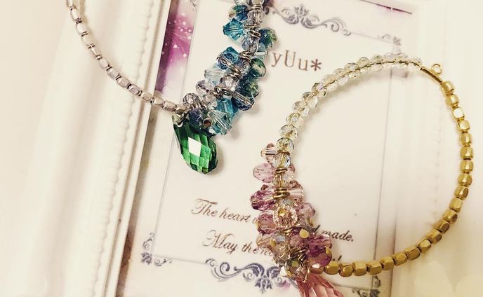 チェコとスワロフスキーの大ぶりピアス/イヤリング