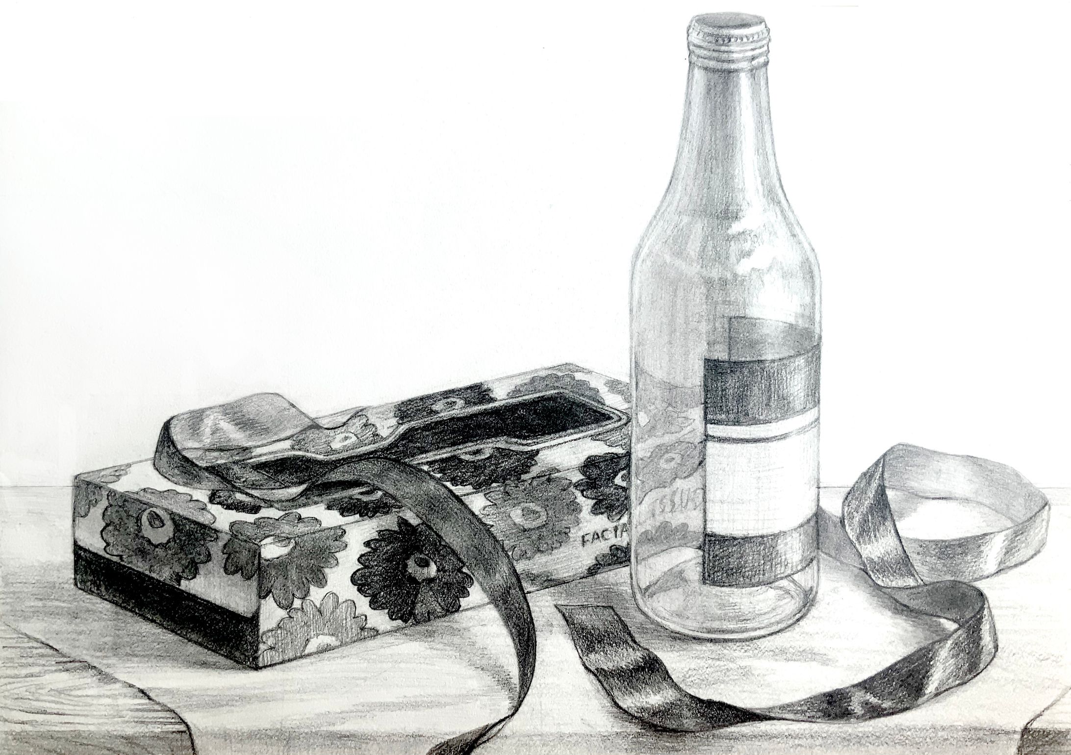 ビンとティッシュボックスとリボンと布-1