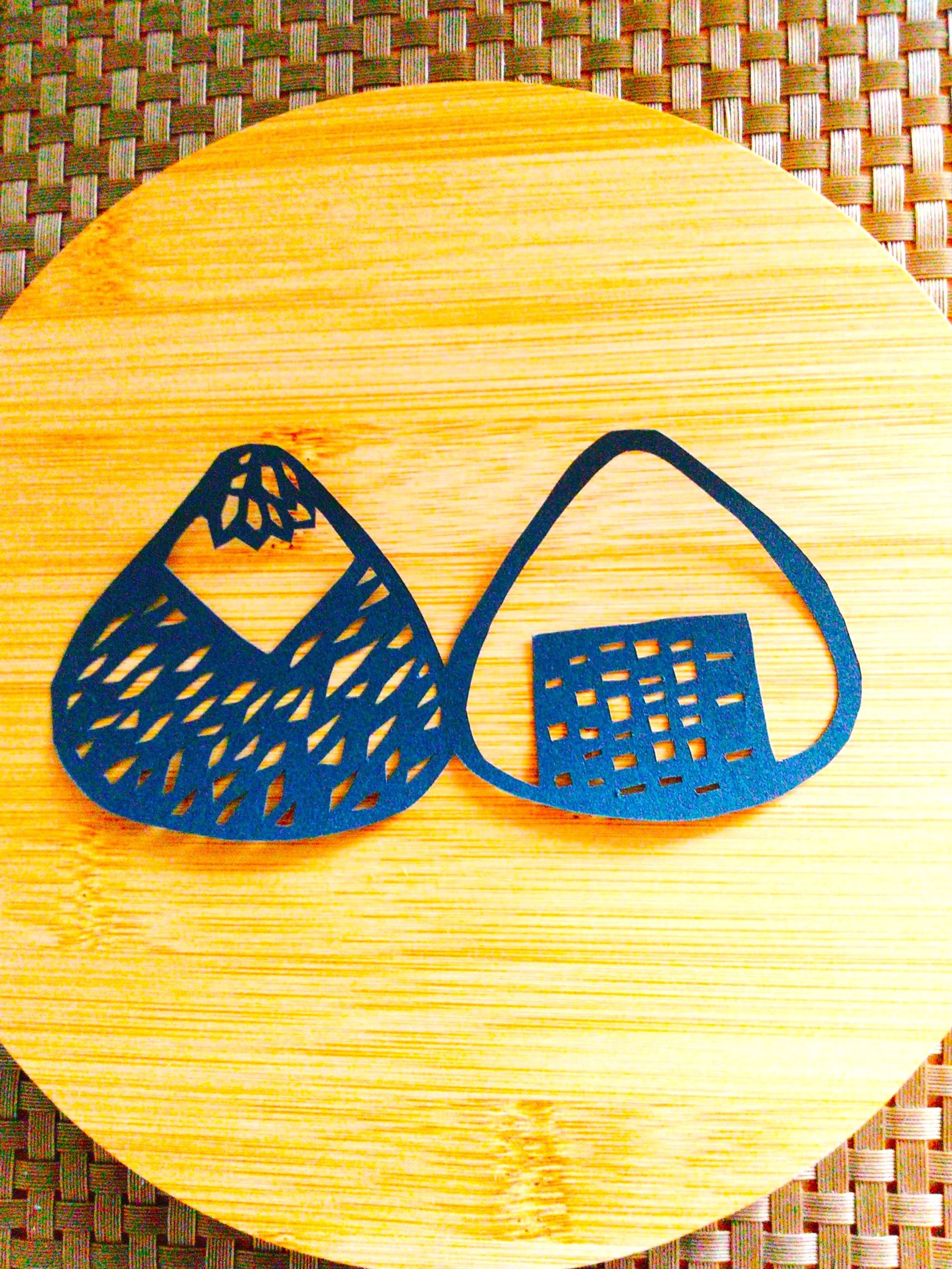 切り絵　おにぎりの日-1