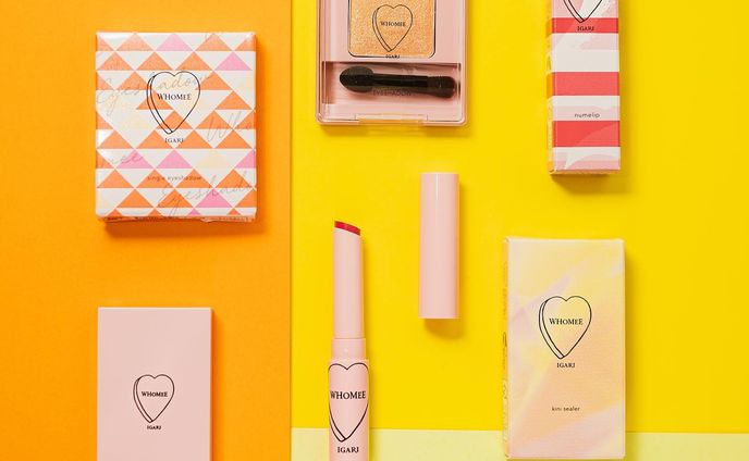 大好きな大好きな、WHOMEE💖

先月発売になった
☑︎ヌメリップ　ポシェミンピンク
☑︎キニシーラー ライトイエロー
☑︎シングルアイシャドウ　シャルルコーラル

ヌメリップ、うるうる。
粘膜のようなセクシーな濡れ感ある仕上がりです。
唇の内側にたっぷり塗ることで濡れ間オン💖

パレットタイプの2色入りコンシーラー。
ライトイエローは赤みやニキビ跡、くすみカバーに💖

シングルアイシャドウのシャルルコーラルは、
目立ちすぎない偏光パールがつやっとするタイプ。
ベースにも使えます。
私はベースに入れるのに最近ハマり中。

大好きな大好きなイガリシノブさんのコスメは、
もう何個持っているかわからないほど。

新しいシリーズが出るたび、
使い心地と色みがよくて
いろんな色を揃えちゃいます。

ヌメリップのラディッシュブラウンを追加購入予定💖

どれも本当に好きすぎる・・・💖

おすすめです💖

❤︎thank you❤︎

Lemon Squareを通じて、WHOMEEからシングルアイシャドウ＋キニシーラー＋ヌメリップをご提供いただいています。
ありがとうございます🥺💖

#whomee #whomeeigari #フーミー #イガリシノブ #イガリシノブプロデュース #グラデリップ #単色シャドウ #キラキラメイク #lemonsquare🍋 #春メイク #春コスメ　#新作コスメ #プチプラコスメ #コスメ好きさんと繋がりたい #デパコス #ドラコス #30代メイク #商品撮影 #ブツ撮り #東京フォトグラファー #関東フォトグラファー #photographer #物撮り #フォトスタイリング #プロップスタイリング #スタイリングフォト #ホームページ作成