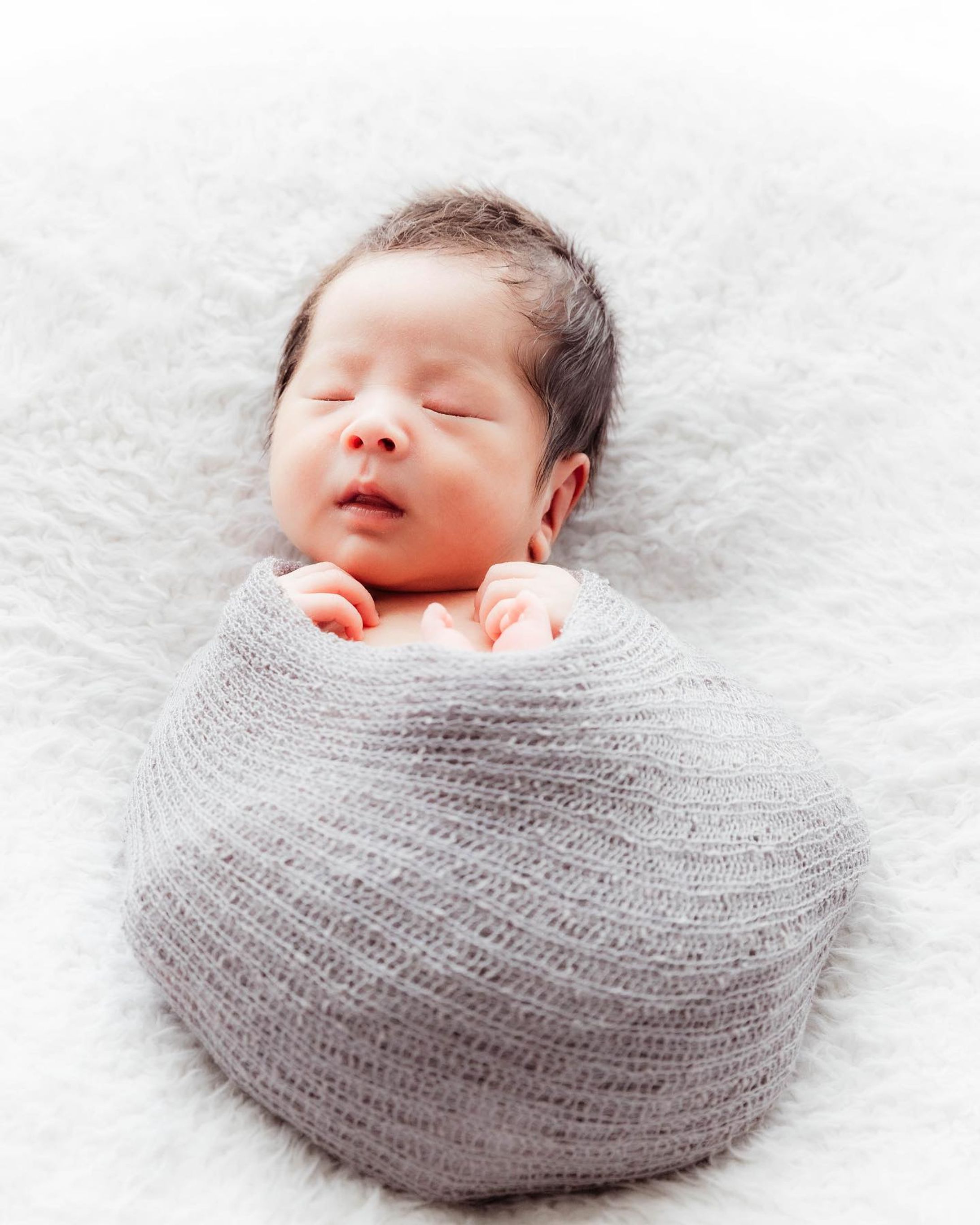 ニューボーンフォト🍼

▒machine▒
Canon EOS R6
レンズ：EF 24-70mm F2.8L Ⅱ  USM

photo by ニューボーンフォトワークショップ
@photoboo_ins
@mamacamera_school -1
