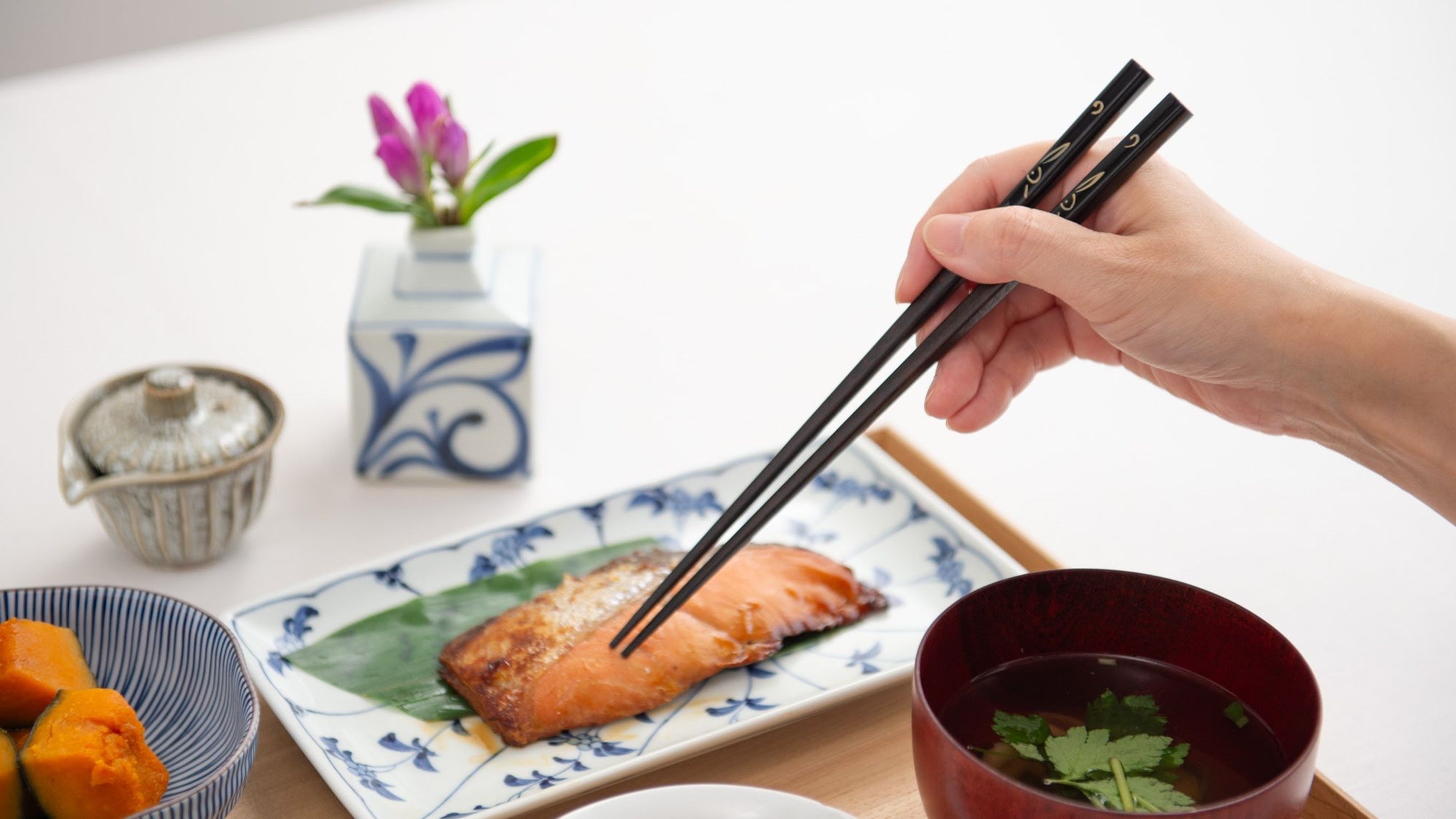 Mastering Chopstick Etiquette: Tips for Using Japanese Chopsticks-1