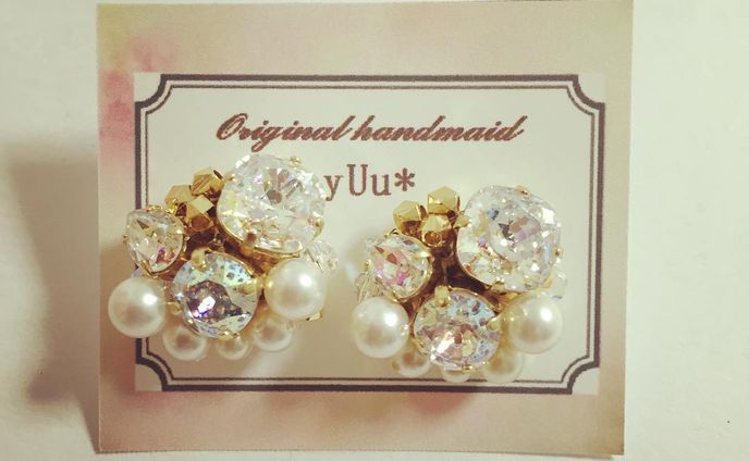 .
@maitychan からのオーダー♡
オーダーありがとう*\(^o^)/*
遅くなって申し訳ない😫⚡️
オールホワイトカラーで私もお気に入り💖
・
ほぼ3年ぶりに麻衣と会ってきました♡
麻衣おすすめの納豆蓮根美味しかった😋🍝
話は盛り上がり2時間あっという間😫🙌
次は出産後かな？(^^)
はよ出てこ〜い👶🍼🙏🏻✨
あ〜楽しかった🙆💋
#3年前の6月に会った以来#久しぶり#小中一緒#同い年ママ#同い年の長男同士#気持ちわかる#盛り上がる#もうすぐ出産#ふぁいと#ハンドメイドアクセサリー#アクセサリー#ハンドメイド#ピアス#オーダー#yUu*#handmade#handmadeaccessory#pierce#order#オールホワイト#allwhite#ハンドメイドピアス