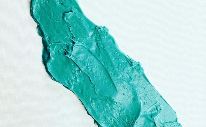 No.012ぶろっぶ
Silicon Painting palm size

#abstractart
#art
#artcurator
#blob
#contemporaryart 
#fineart
#modernart
#texturedart
#アートのある暮らし
#アート好きな人と繋がりたい
#コンテンポラリーアート
#シリコン
#ぶろっぶ
#モダンアート
#モダンインテリア
#現代アート
#現代美術

私は、パレットに残る絵の具の塊に心を惹かれます。
それぞれの絵の具の塊からは、情熱的な創作の名残りが感じられるからです。
しかし、残念ながらそれらの塊は「汚れ」として捨てられてしまいます。

私は違います。私はその絵の具の塊を美しく飾りたいのです。
彼らが持つ独特の魅力と柔らかさを保ちながら、世界に誇示したいのです。

そんな思いから、「ぶろっぶ」シリーズが生まれました。
このシリーズは、捨てられてしまう運命にある絵の具の塊に再生の場を与えるために作られました。

私の作品を通じて、絵の具の塊が持つ独特の魅力と価値を再評価していただければ幸いです。