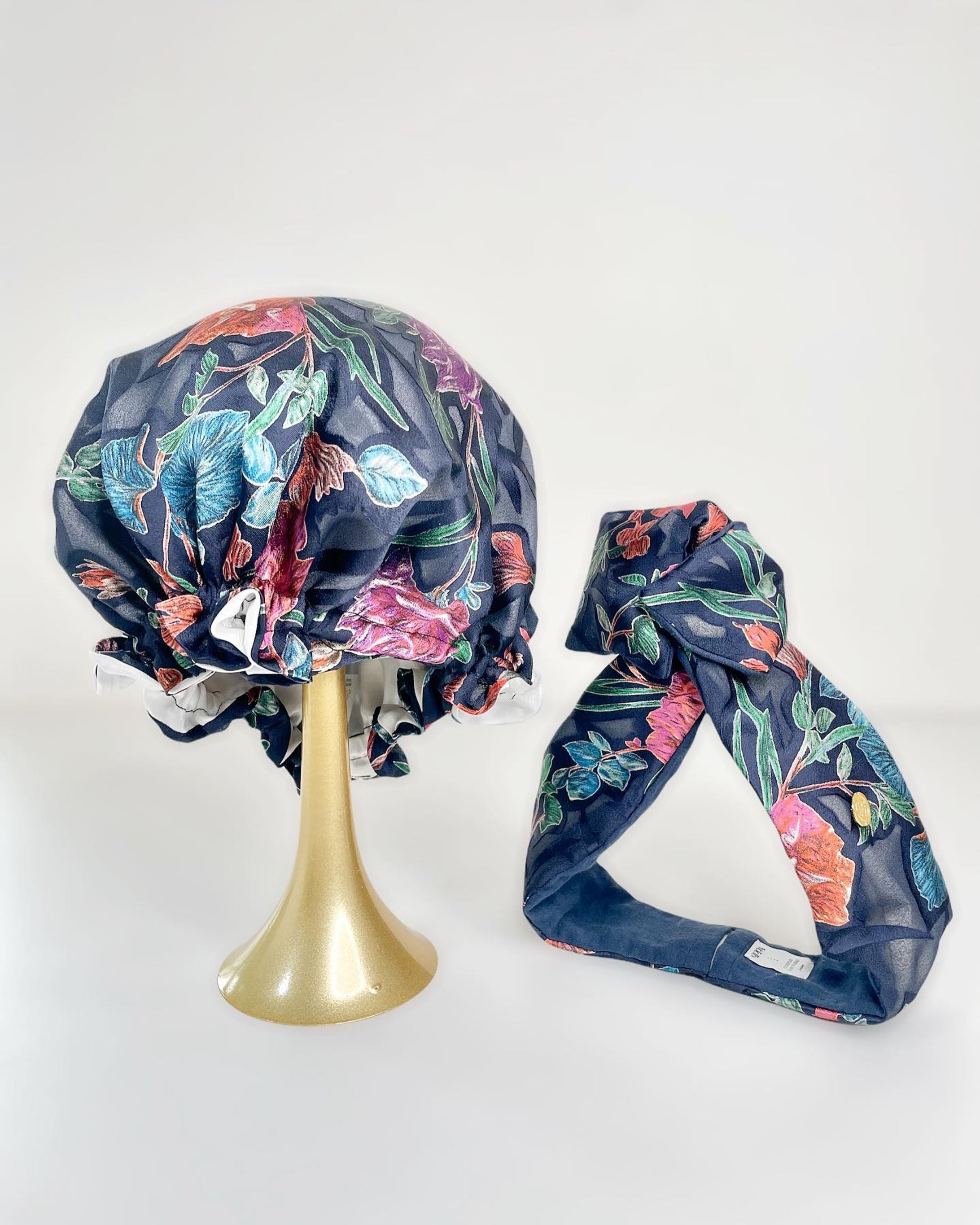 シースルーローズシリーズ
QPPA®︎とナイトキャップのセット🌙

【トルコ製fabric】
世界の有名ファッションブランドに、クリエイティブな素材を供給している、トルコ屈指のプリントメーカーによる、レーヨンポリエステル・オパール加工。
奥行きと色の対比を存分に楽しめます。

9700yen〜
ワイヤーベースはオプションからお選び下さい。

ターバンのご購入は
🔸以下のInstagramプロフィールリンク
@qppa.ii
@ii_mnm_lp

🔸Creema 🔎QPPAで出てきます
🔸minne 🔎QPPAで出てきます
💌ご購入方法が分からない場合はDMにてお尋ね下さい♡

#トルコ生地 #こだわり #ヘアケアアクセサリー #着せ替えワイヤーターバン #ターバンアレンジ #ターバン #たーばん #ターバンヘア #ダーバン #ターバンコーデ #ターバン女子 #ヘアバンド #ヘアバンドアレンジ #ヘアケア #ヘアケア用品 #ヘアケアグッズ #ヘアケア商品 #おしゃれ #時短 #便利 #シルク #ナイトキャップ #シルクキャップ #美髪 #美髪ケア #紫外線ケア #湘南 #茅ヶ崎 #ミニマルライフ #ミニマルライフ#髪質改善-1