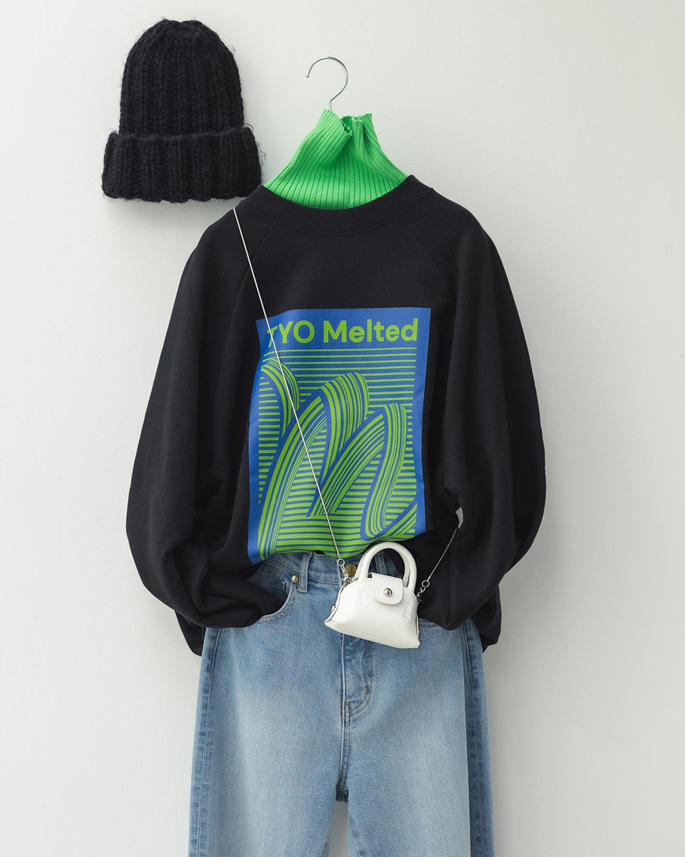 "SWEAT SHIRTS" styling.
━━━━━━━━━━━━━━━━
コーデの主役になる、スウェットを使ったスタイリングのご紹介。

タートルやハイネック、バラクラバなどをレイヤードすると一気に今年らしくなるのでおすすめ。

■ TURTLE RIB KNIT（MOUSSY）
　¥6,490 tax in
　※12月中旬発売予定

ぜひお買い物の参考にしてみて♡

商品詳細はアイテムをタップまたは
プロフィールのサイトURLをクリック✔️
━━━━━━━━━━━━━━━━
#SHELTTERWEBSTORE #SWS
#MOUSSY #SLY #sweatshirts #hoodie #knit
#スウェット #トレーナー #パーカー-1