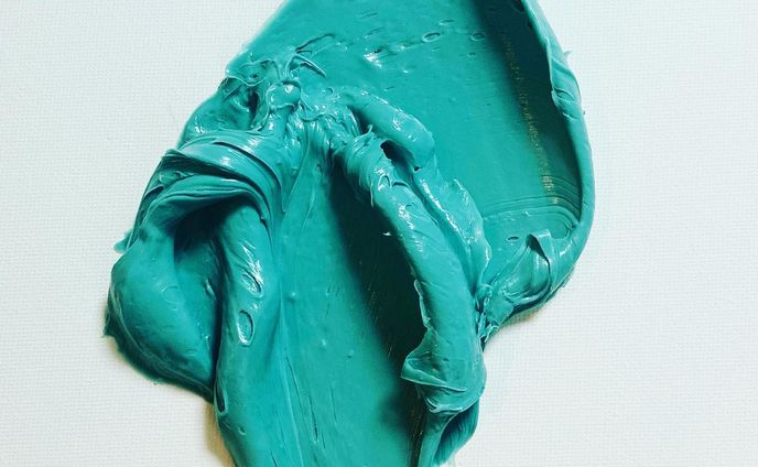 No.011ぶろっぶ
Silicon Painting palm size

#abstractart
#art
#artcurator
#blob
#contemporaryart 
#fineart
#modernart
#texturedart
#アートのある暮らし
#アート好きな人と繋がりたい
#コンテンポラリーアート
#シリコン
#ぶろっぶ
#モダンアート
#モダンインテリア
#現代アート
#現代美術

私は、パレットに残る絵の具の塊に心を惹かれます。
それぞれの絵の具の塊からは、情熱的な創作の名残りが感じられるからです。
しかし、残念ながらそれらの塊は「汚れ」として捨てられてしまいます。

私は違います。私はその絵の具の塊を美しく飾りたいのです。
彼らが持つ独特の魅力と柔らかさを保ちながら、世界に誇示したいのです。

そんな思いから、「ぶろっぶ」シリーズが生まれました。
このシリーズは、捨てられてしまう運命にある絵の具の塊に再生の場を与えるために作られました。

私の作品を通じて、絵の具の塊が持つ独特の魅力と価値を再評価していただければ幸いです。