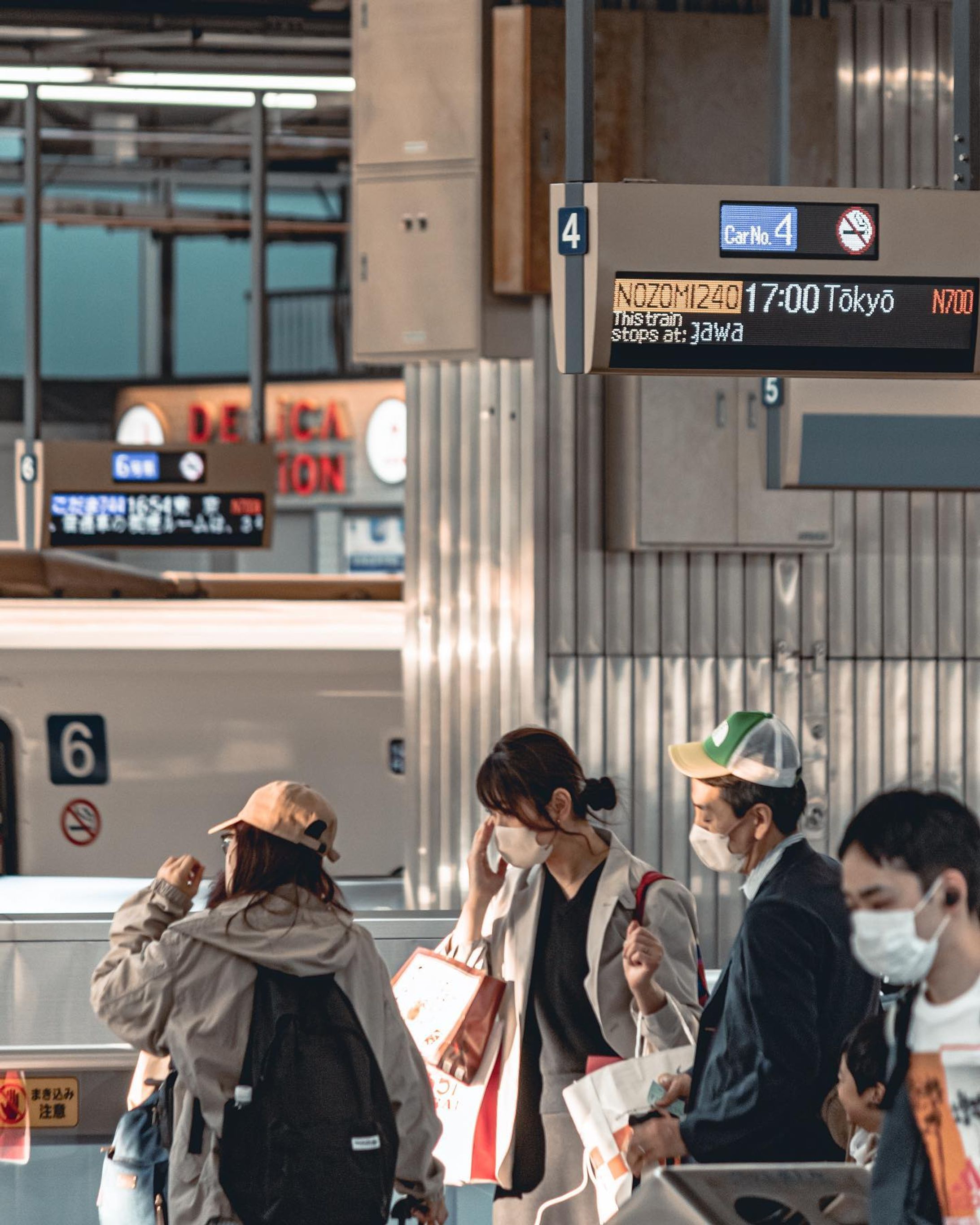 .
今日も一日お疲れ様でした🍖
これからお仕事の方、お仕事中の方はほどほどに🔥
.
.
(at. #大阪駅 #osakastation )
.
#streetsnap #japan_daytime_view
#streetphotography #streetshootjapan #urbanandstreet #streetclassics #streetactivity #street_photo_daily
#street_incity #streetview #streetleaks #streetlife #streetartjaponism #best_moments_street #japancityblues 
#路地裏 #スナップ写真
#ファインダー越しの私の世界 #写真好きな人と繋がりたい
#大阪 #大阪観光 #osakajapan  #osakatrip-1