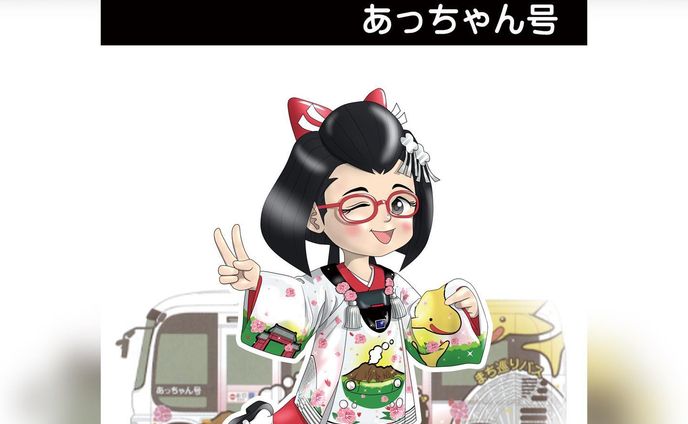 市電・市バス擬人化シリーズ改め、観光バス擬人化シリーズ（？）です。
カゴシマシティビューの競合、まち巡りバスの擬人化。
こちらの「まち巡りバス」はシティビューのように専用設計(もしくは改造）のバスというわけではありません。既存の小型バスに”専用ラッピング”が施されてた仕様となっております。
鹿児島の観光素材をてんこ盛りにした、大変ご機嫌なデザインが目を引きます。
「せごどん号」と「あっちゃん号」という愛称が付けられていまして、どちらも大河でヒットしたあの二人のキャラクターがメインに描かれております。※微妙な違いですが「せごどん号」は西郷キャラが、「あっちゃん号」は篤姫キャラが大きめにデザインされています。
擬人化にするにあたり、もうあっちゃんとせごどんを描くしかないよね、ということになりますので、、、元ネタとどう差別化するか、という点を描きました。
まずは現代化しよう!と思ったのですが...どうしても、
大河で天璋院となった篤姫がよく着ていた「被布衿コート」を描きたくて、結局和服になりました。
その、服にそのままラッピングで描かれているのもを柄としました。
あとは、、小型バスなのでやはり子どもにしました。

という風に、実は市電・市バス以外にも擬人化させております。

#miyakenne #擬人化市電バス #各キャラ詳細解説

#kagoshima_art #サムシング5周年 #イラスト ＃ギャラリー #鹿児島 #天文館