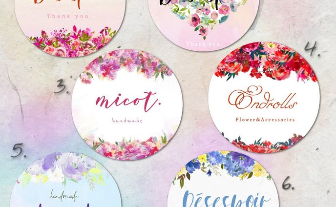 【＃25】：
鮮やかな花モチーフ。
柄の範囲がやや狭めなので、サンプル画像のように文字を大きめに配置すればインパクト重視のビジュアルに。細身のフォントできゃしゃにまとめると一転、エレガントな印象にも仕上げられます。いい色味の柄ですよ。

◆◆【メルカリは8月27日頃までお休み中。ご予約のみ可能です】◆◆
↓↓↓
今すぐのご注文はminne・Creemaをご利用ください。プロフィール欄から飛べます。
【インスタ内で商品仕様やお値段を1から全部ご説明するお取引き】は承っておりません。
ご希望でしたらピンポイントで特定の商品用URLもお伝えできますので、必ず商品説明をご一読くださいませ。

----------﻿

直径は4cm。シールで一番人気の「ツヤあり丸型ショップシール」。﻿
商品箱の仕上げやサンキューシールにはもちろん、ノベルティにも。
﻿

※48枚：999円　から﻿

﻿
同じシリーズは﻿
#響のツヤ丸シール
﻿
---------------﻿
全商品は﻿
#hikarino_hibiki﻿
﻿
#アクセサリー台紙﻿
#ピアス台紙﻿
#ネイルチップ﻿
#ハンドメイドピアス﻿
#ハンドメイド ﻿
#ハンドメイドアクセサリー﻿
#名刺﻿
#名刺デザイン﻿
#名刺作成﻿
#アクセサリー﻿
#シールデザイン
#minneで販売中﻿
#メルカリ出品中﻿
#ショップカード﻿
#ショップシール﻿
#サンキューカード﻿
#サンキューシール﻿
#名刺オーダー﻿
#レジンピアス﻿
#レジンアクセサリー﻿
#天然石アクセサリー﻿
#お家サロン﻿
#隠れ家サロン﻿
#まつエクサロン﻿
#ハンドメイド好きさんと繋がりたい﻿
#ハンドメイド部﻿
#ハンドメイド作家