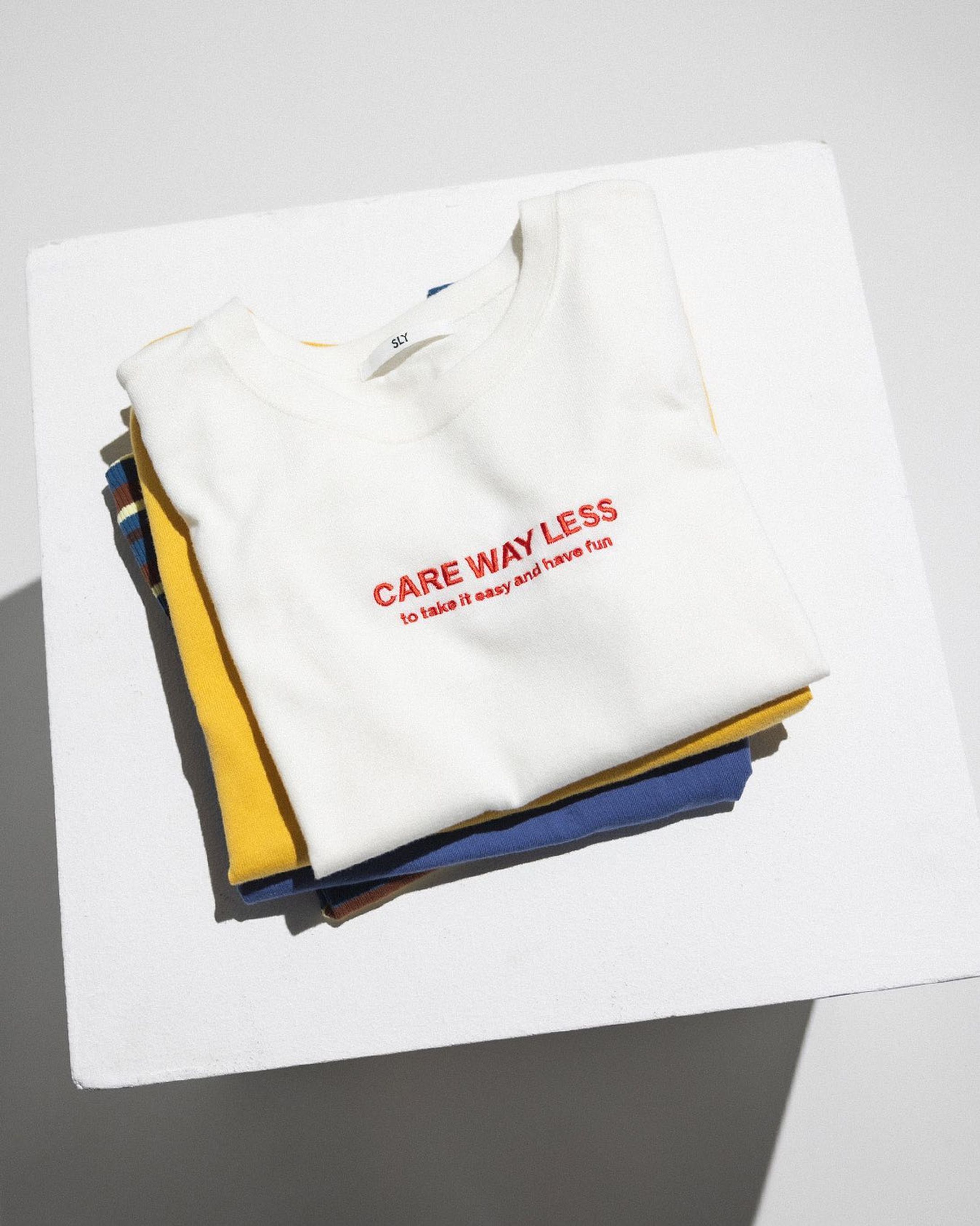 summer T-SHIRT !
━━━━━━━━━━━━━━━━
夏と言えばTシャツ！
何枚あっても毎年使えるのがTシャツ。
今回は一枚で映えるロゴTやグラフィックTをピックアップ。

■ Logo Compact Tシャツ（sly） 
　¥4,400 tax in (WHT,YEL,BLK)

商品詳細はアイテムをタップまたは
プロフィールのURLよりチェック✔️
━━━━━━━━━━━━━━━━
#SHELTTERWEBSTORE #SWS 
#SLY-1