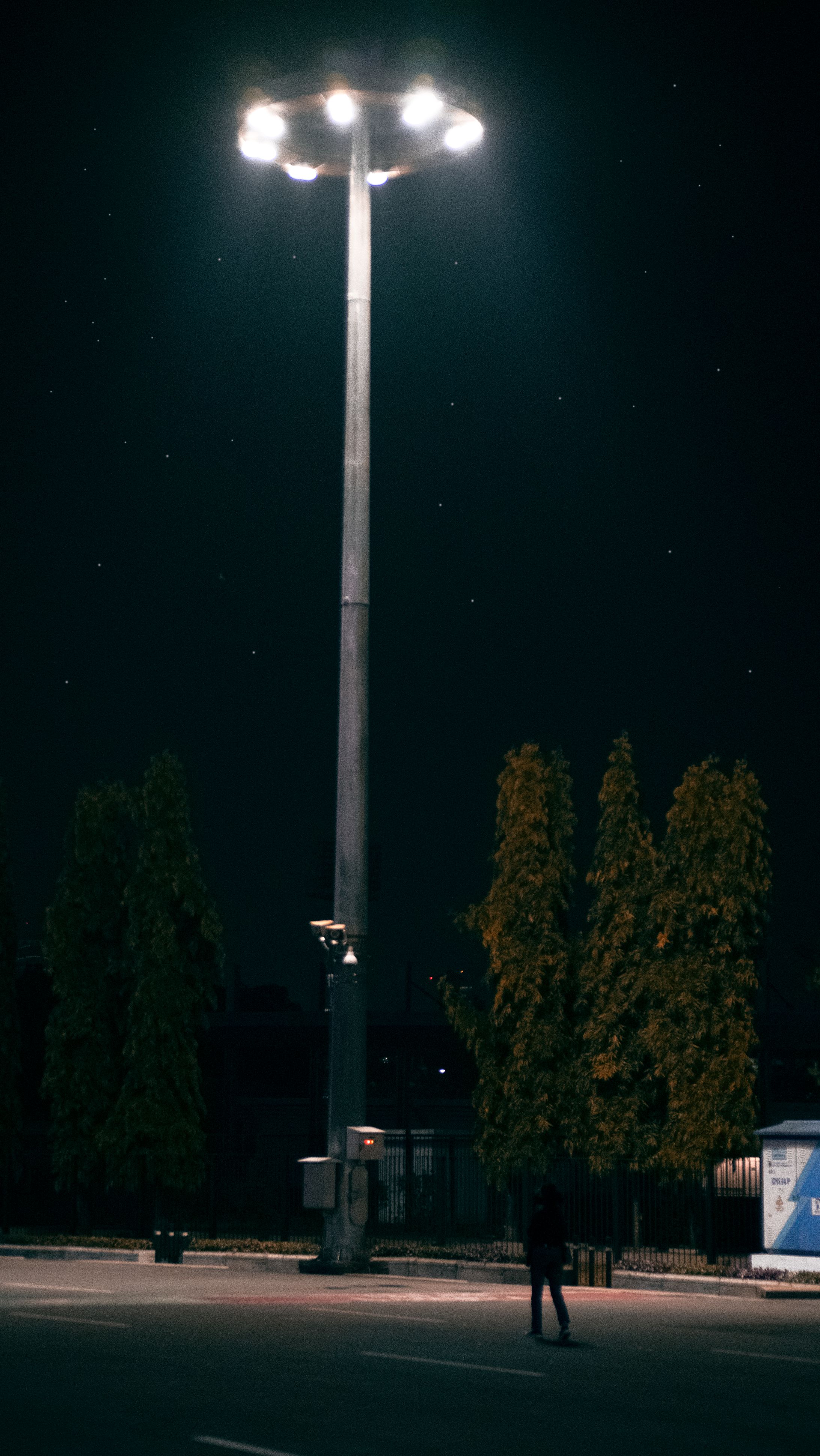 [Retouch] - Alone-1