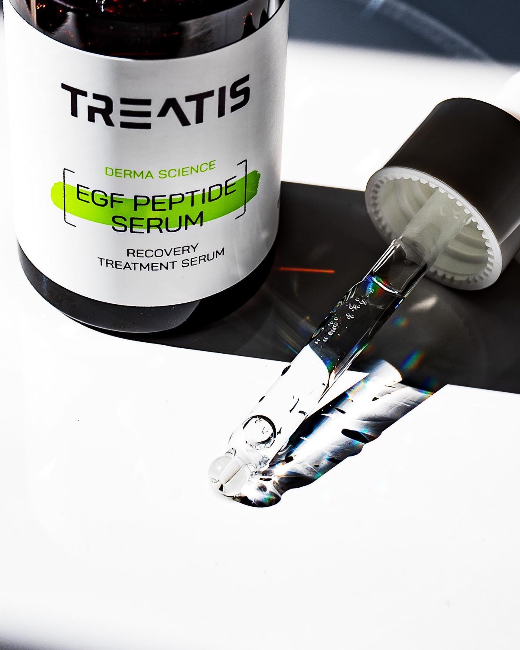 疲れたお肌に活力が欲しい。

韓国美容皮膚科が提供する
@treatis_official の
【EGFペプタイドセラム】

6種類のペプチドを組み合わせたEGFペプチドセラム。
洗顔後すぐのお肌に使うのだけど、
驚くほどさらさらでベタつきは全く感じませんでした。
すぐ肌に浸透します。

次に入れるものを邪魔しないので、
かなり手軽に取り入れられるのでは❤︎

Qoo10や楽天で購入できましたよ𓂃❤︎

#韓国コスメ #ドクターズコスメ #シートマスク #シートパック #トリティス #アラサーコスメ #エイジングケア #商品撮影 #ブツ撮り #マクロ撮影 #写真教室 #ブースター #アラサー女子 #産後ケア #プレママ #産後ママ #たまひよ #まいひよ-1