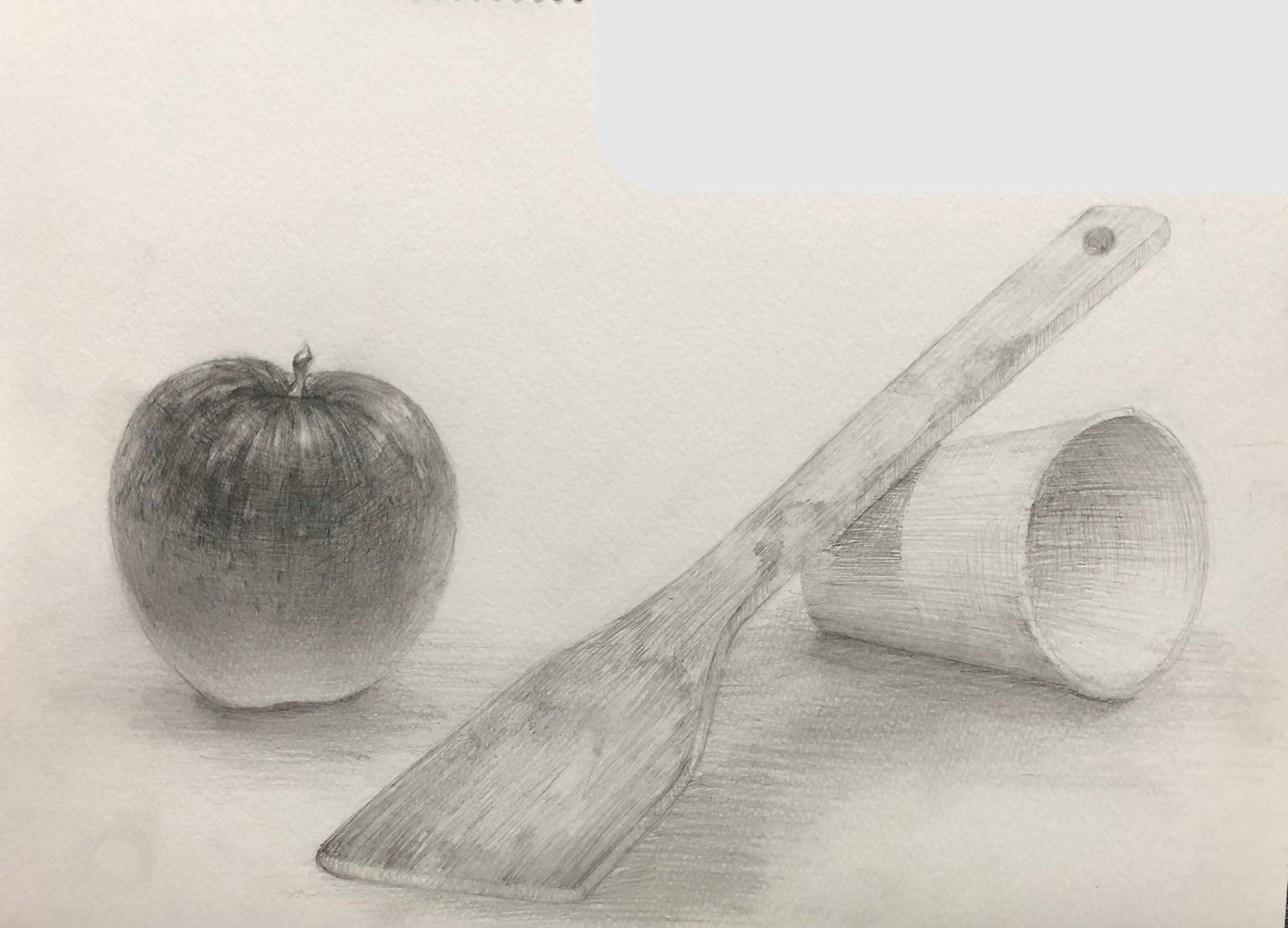 デッサン 静物画 リンゴ・木べら・紙コップ