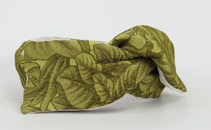 イタリア製立体リーフ柄のカバー。

裏地は接触冷感素材を使用しております。

〰️ターバンのご購入は〰️
✔︎以下のInstagramプロフィールリンク
@qppa.ii
@ii_mnm_lp

▶︎Creema 🔎QPPAで出てきます
▶︎minne 🔎QPPAで出てきます
💌ご購入方法が分からない場合はDMにてお尋ね下さい。

.
.
.
.
#キュッパ #着せ替えターバン#エスニック #着せ替えターバン #日本製 #madeinjapan  #ターバンアレンジ #ターバン #ターバンヘア #ターバンコーデ #ヘアアレンジ #ヘアアクセサリー #ヘアアクセ #ヘアバンド#海 #湘南スタイル #茅ヶ崎市 #茅ヶ崎 #ヘアケアグッズ #時短ヘアアレンジ #ワイヤーターバン #イタリア製生地