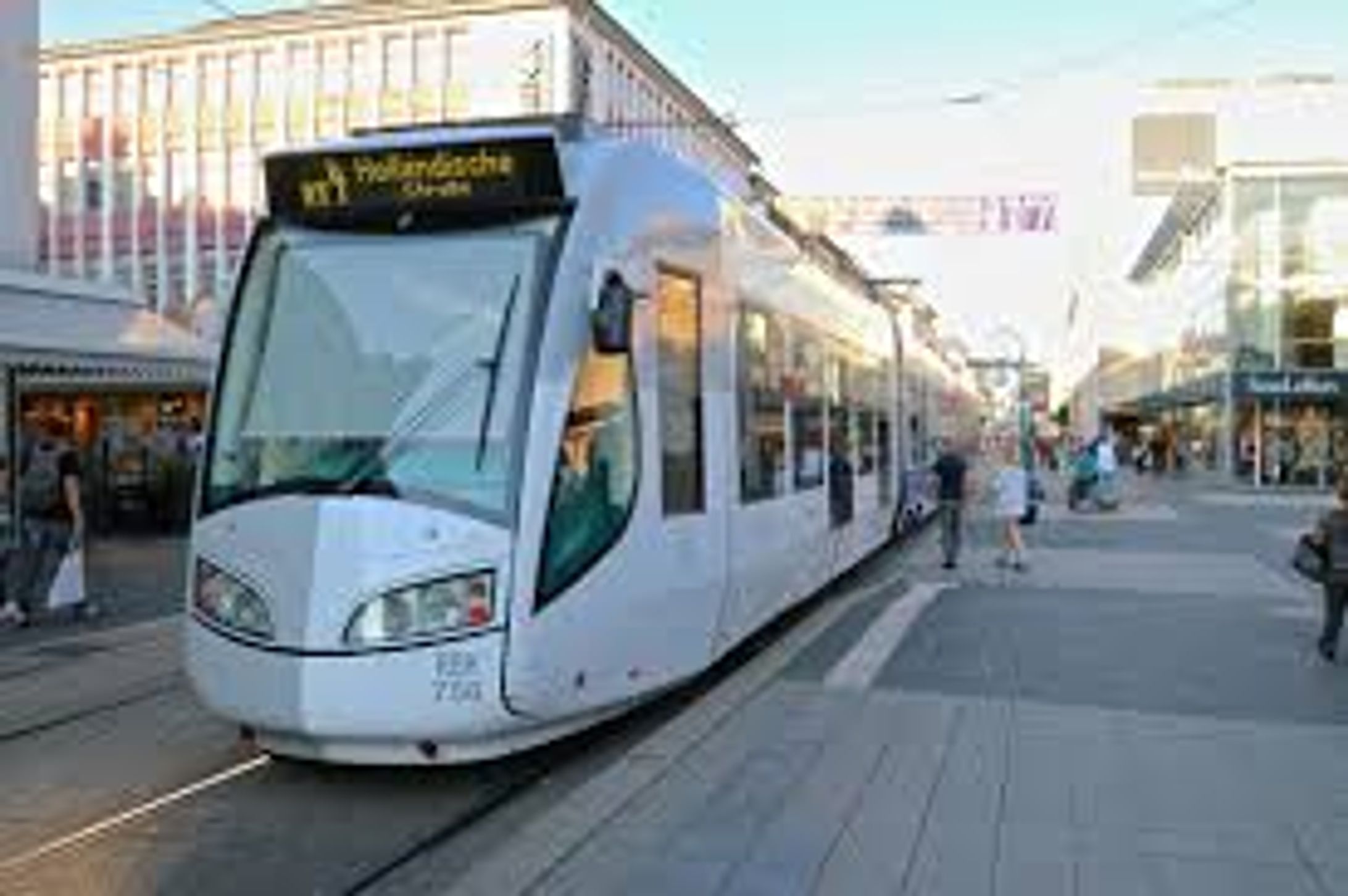 トラムトレインの世界市場規模は2032年に5847百万米ドルへ、成長基調続く-1