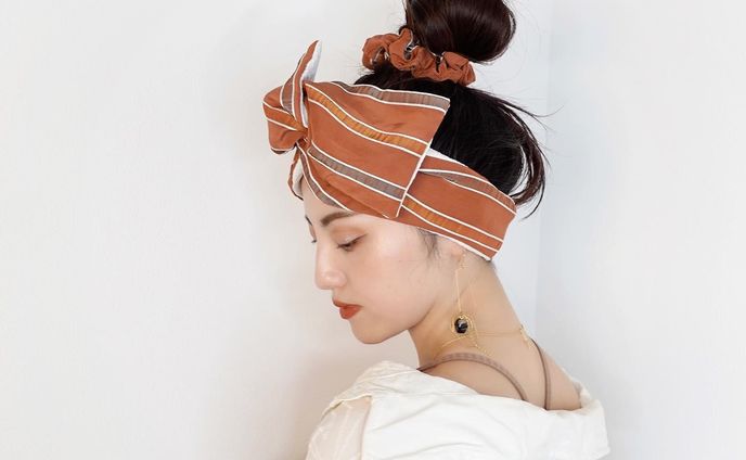 〰️𝑛𝑒𝑤 𝑎𝑟𝑟𝑖𝑣𝑎𝑙〰️
🍊𝑐ℎ𝑜𝑢𝑐ℎ𝑜𝑢 𝑜𝑟𝑎𝑛𝑔𝑒 𝑠𝑡𝑟𝑖𝑝𝑒

見る角度によって変色するオレンジのストライプ生地を使用したカバーとお揃いのシュシュ。
QPPA®︎とお揃いで使うと素敵だろうな！と想い商品化する事にしました。
手の平サイズで手首につけても可愛いです。
オリジナルタグでシンプルにデザインしました。
直径約13cmです。

〰️シュシュのご購入は〰️
✔︎以下のInstagramプロフィールリンク
@qppa.ii
@ii_mnm_lp

▶︎Creema 🔎QPPAで出てきます
▶︎minne 🔎QPPAで出てきます
💌ご購入方法が分からない場合はDMにてお尋ね下さい♡

.
.
.
.

 #キュッパ #シュシュ#エスニック #スクエア #日本製 #madeinjapan  #スクエアシュシュ #簡単ヘアアレンジ #大人ファッション #大人シンプル #ミニマル #大人ヘア #大人ヘアスタイル #ヘアアレンジ #ヘアアクセサリー #ヘアアクセ #ヘアバンド#海 #湘南スタイル #茅ヶ崎市 #茅ヶ崎 #ヘアケアグッズ #時短ヘアアレンジ#30代ヘアスタイル #40代ヘアスタイル #20代ヘアスタイル