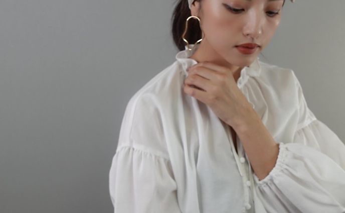 「　大人の身だしなみ　」
日常に溶け込むミニマルビューティプロダクトで豊かな人生を...🌿

着用は艶感のあるヴィンテージサテンのQPPA®︎カバーです。
カジュアルなデニムにも、女性らしいトップスにも良く合います☺️

◼︎ヴィンテージサテン（ブラウン・スムース・ミストブルー）単品3900yen／ベース付セット5900yen

◼︎着用　レギュラー
.
.
.
.
ターバンのご購入は🐚🛍
🔸以下のInstagramプロフィールリンク
@ery.dm
@ii_mnm_lp

🔸Creema 🔎QPPAで出てきます
🔸minne 🔎QPPAで出てきます
💌ご購入方法が分からない場合はDMにてお尋ね下さい♡

🔹実店舗　兵庫県姫路市花田町上原田170-1eMcafe内
@emcafe10 
セントラルパークの近くです🐘
#姫セン #姫路城 
.
.
.
.

#ヴィンテージ #サテン#キュッパ #着せ替えターバン#エスニック  #着せ替えターバン #日本製 #madeinjapan #冷感素材 #ターバンアレンジ #ターバン #ターバンヘア #ターバンコーデ #ヘアアレンジ #ヘアアクセサリー #ヘアアクセ #ヘアバンド#海