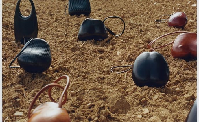 ルメールの“彫刻バッグ”　長年の協業アーティストの作品展を恵比寿で開催