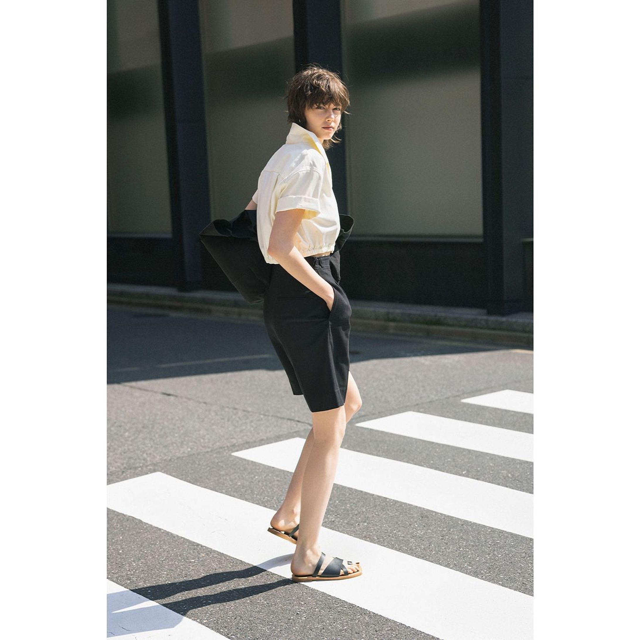 .
GISELe×SHEL’TTER WEBSTORE
@gisele.magazine 
━━━━━━━━━━━━━━━━
4/27(水)発売のGISELeとSHEL'TTER WEBSTOREのタイアップが実現！ 春夏に大活躍間違いなしのアイテムを使った着回しスタイリングの紹介。 誌面に登場したスタイリングはもちろんのこと、WEB限定公開のスタイリングも。
＿＿＿＿＿＿＿＿＿＿＿＿＿＿＿＿＿

”Renew Basic” 『ベーシック以上』で高めあう

毎日でも手にとってしまうワードローブの条件＝「ベーシック」であることは必須。 とはいえ、少し気分転換したいなら、目新しさより些細な仕掛けで見違えを。 たとえば透ける素材で、高感度な発色で。
______________________________

また本日4/28(木)15:00 OA.
GISELeとSHEL'TTER WEBSTOREのコラボインスタライブ配信。
今回のタイアップで誌面、WEBともにスタイリングを担当したスタイリストの樋口かほりさんをお招きして春夏の着回しコーデを徹底解説。
お見逃しの方はアーカイブをチェック✔️
━━━━━━━━━━━━━━━━
#SHELTTERWEBSTORE #SWS
#GISELe #ジゼル #着回し #着回しコーデ
#MOUSSY #M_MOUSSY #SLY #THROWbySLY #AZULBYMOUSSY #STYLEMIXER-1